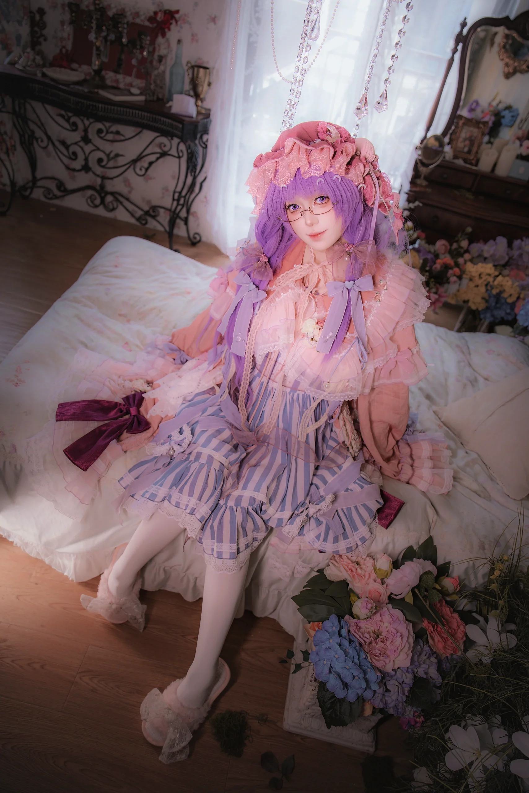[Patchouli Cosplay] The Quiet Magician of Touhou Project: Dreamy Scholarly Charm - Image 2