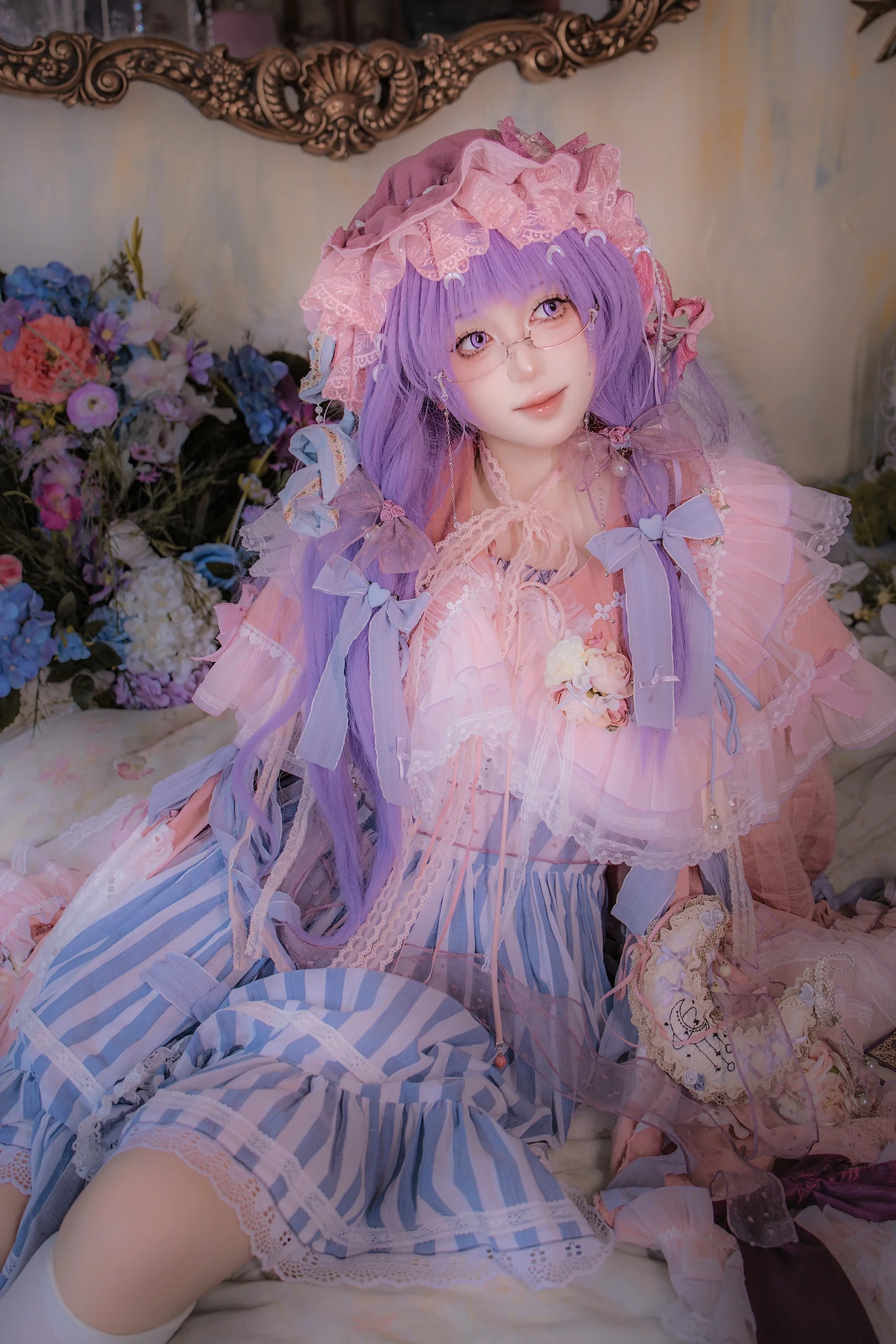 [Patchouli Cosplay] The Quiet Magician of Touhou Project: Dreamy Scholarly Charm - Image 3