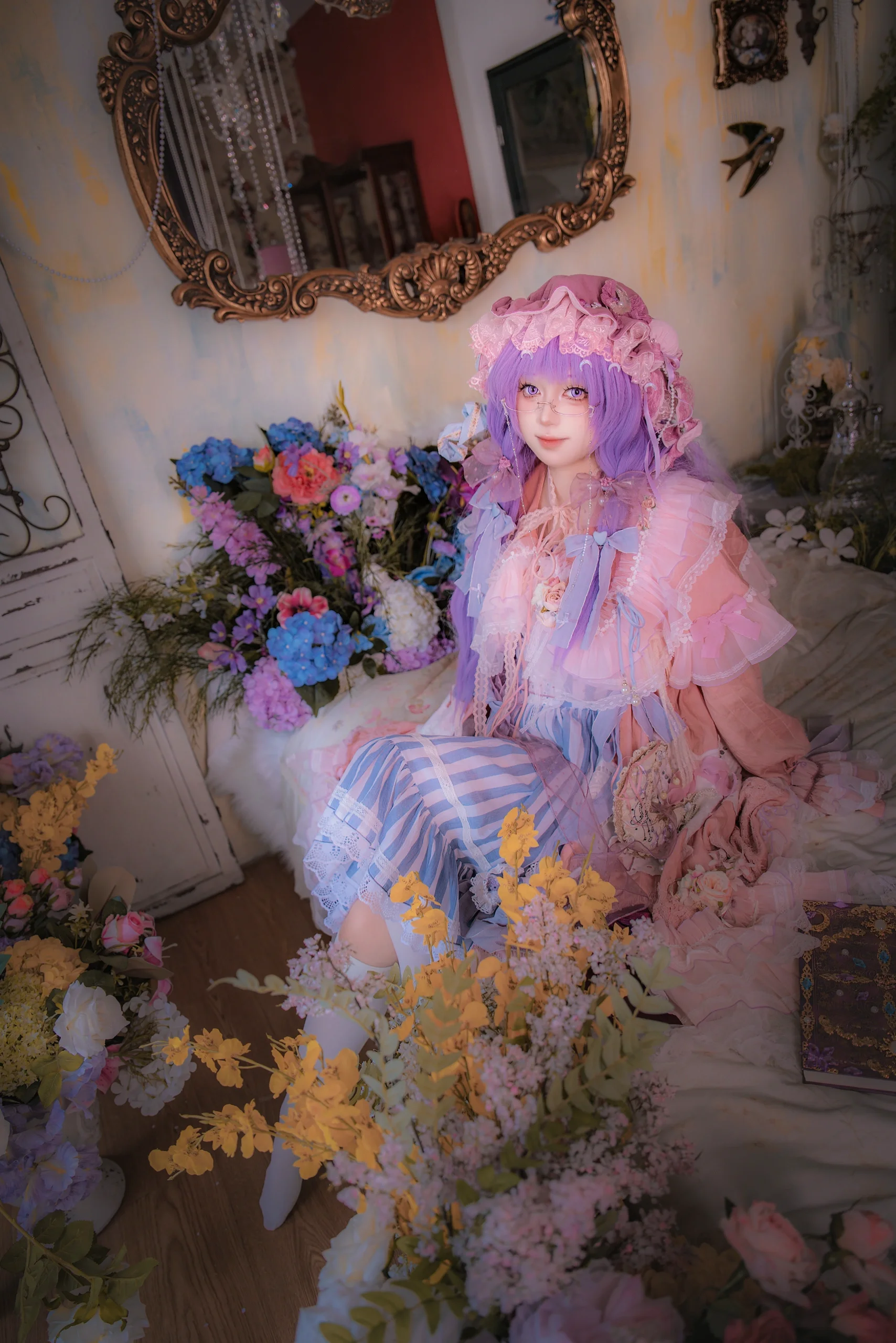 [Patchouli Cosplay] The Quiet Magician of Touhou Project: Dreamy Scholarly Charm - Image 6