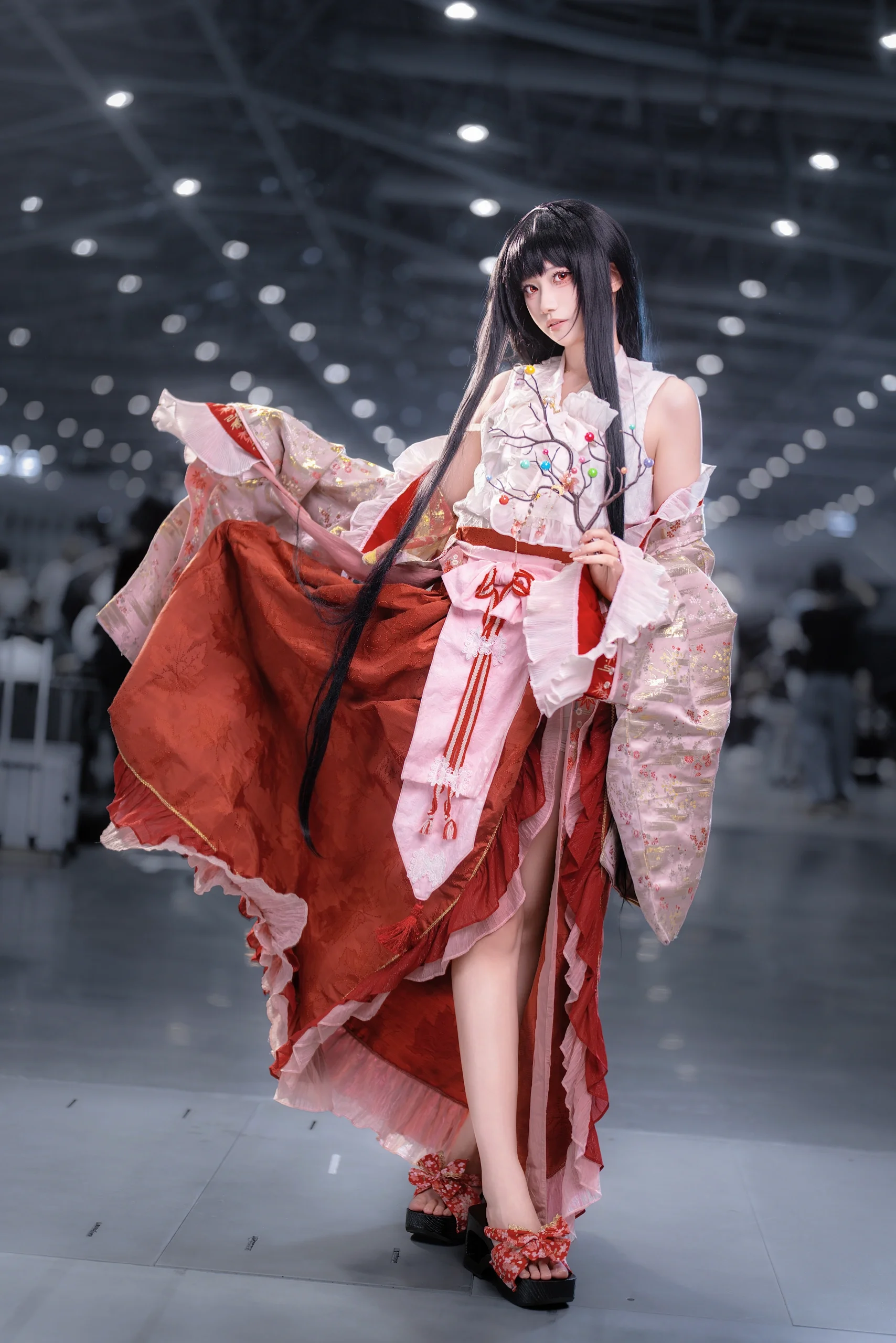 【蓬莱山辉夜cos】东方Project的飘逸场照，拿着彩枝道具的一瞬 - 第 4 张