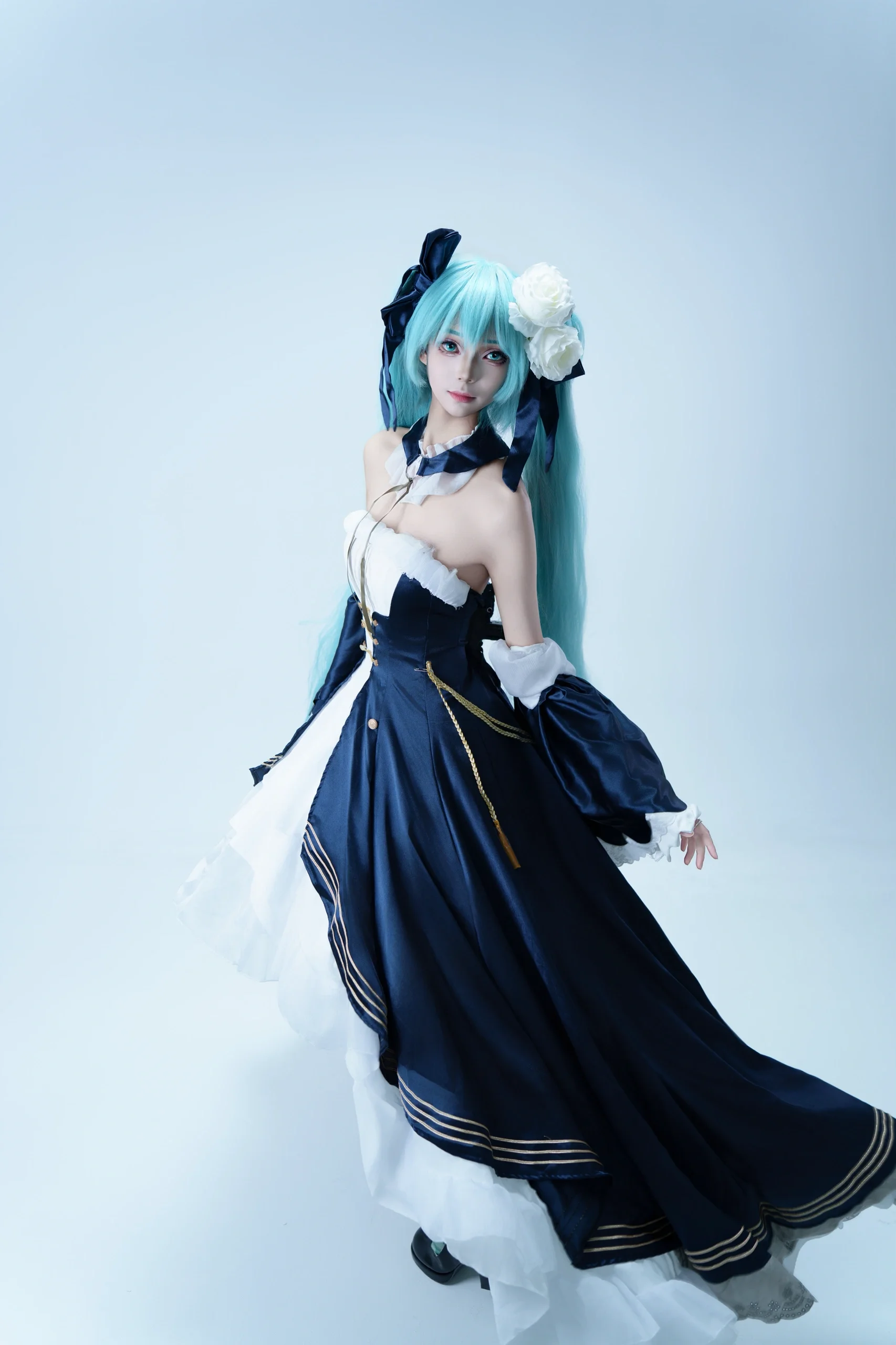 【Hatsune Miku cosplay】Teal twintails under the Mochizuki Evening Dress, a perfect collision of elegance and playfulness - Image 5