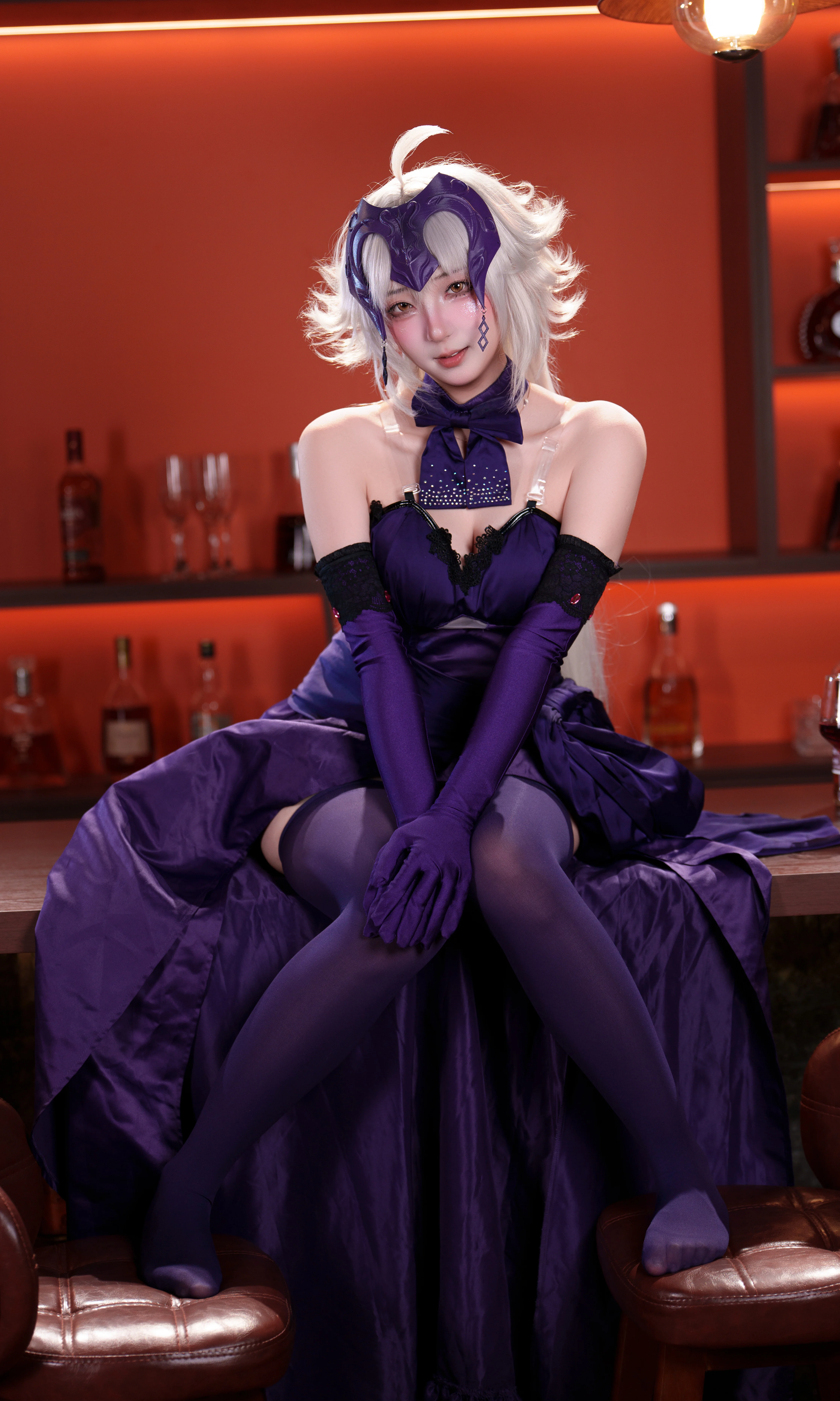 【ジャンヌ・ダルク（オルタ）コスプレ】酔いジャンヌ・オルタが誘う微酔の宵、『Fate/Grand Order』再現 - 2 枚目
