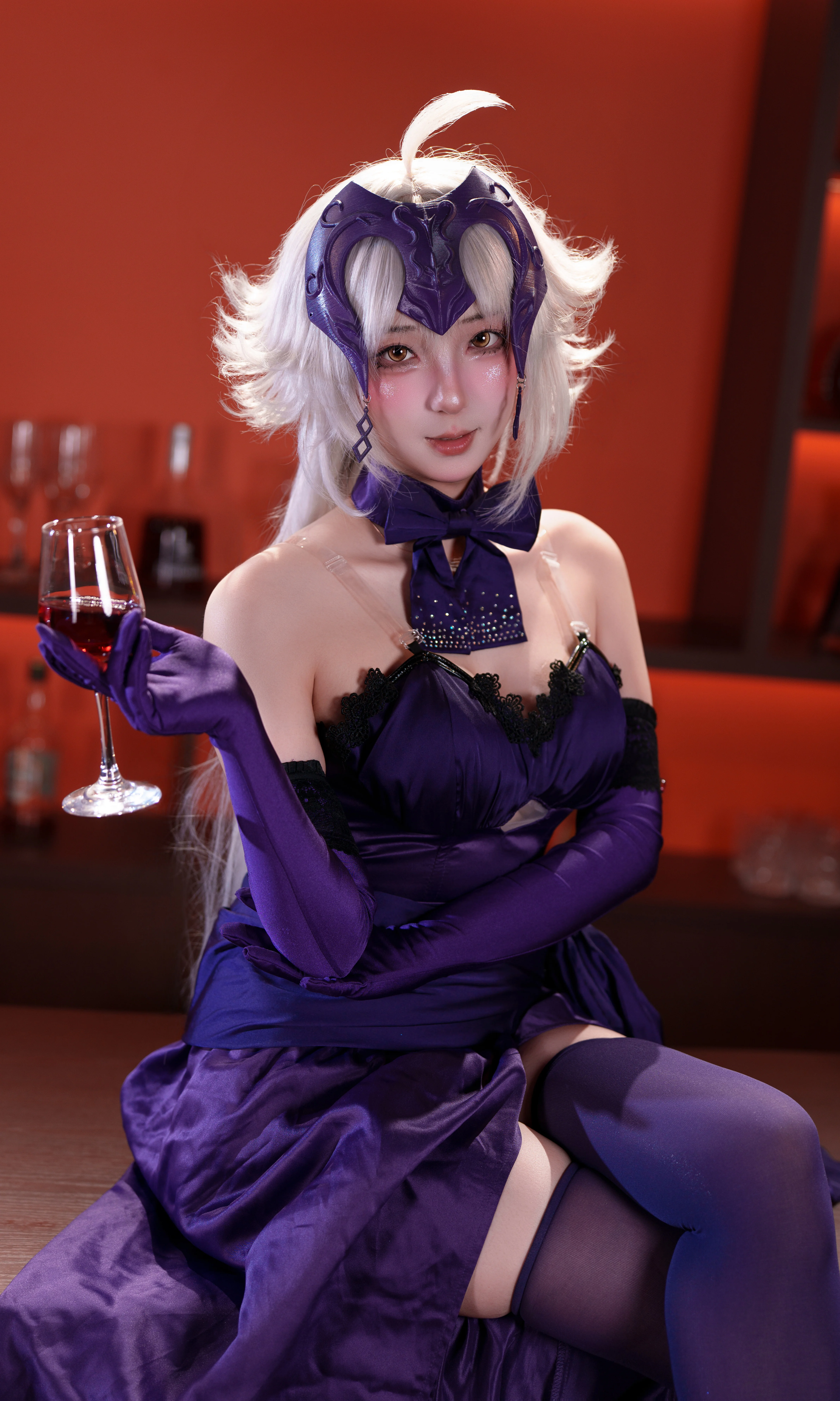 【ジャンヌ・ダルク（オルタ）コスプレ】酔いジャンヌ・オルタが誘う微酔の宵、『Fate/Grand Order』再現 - 3 枚目