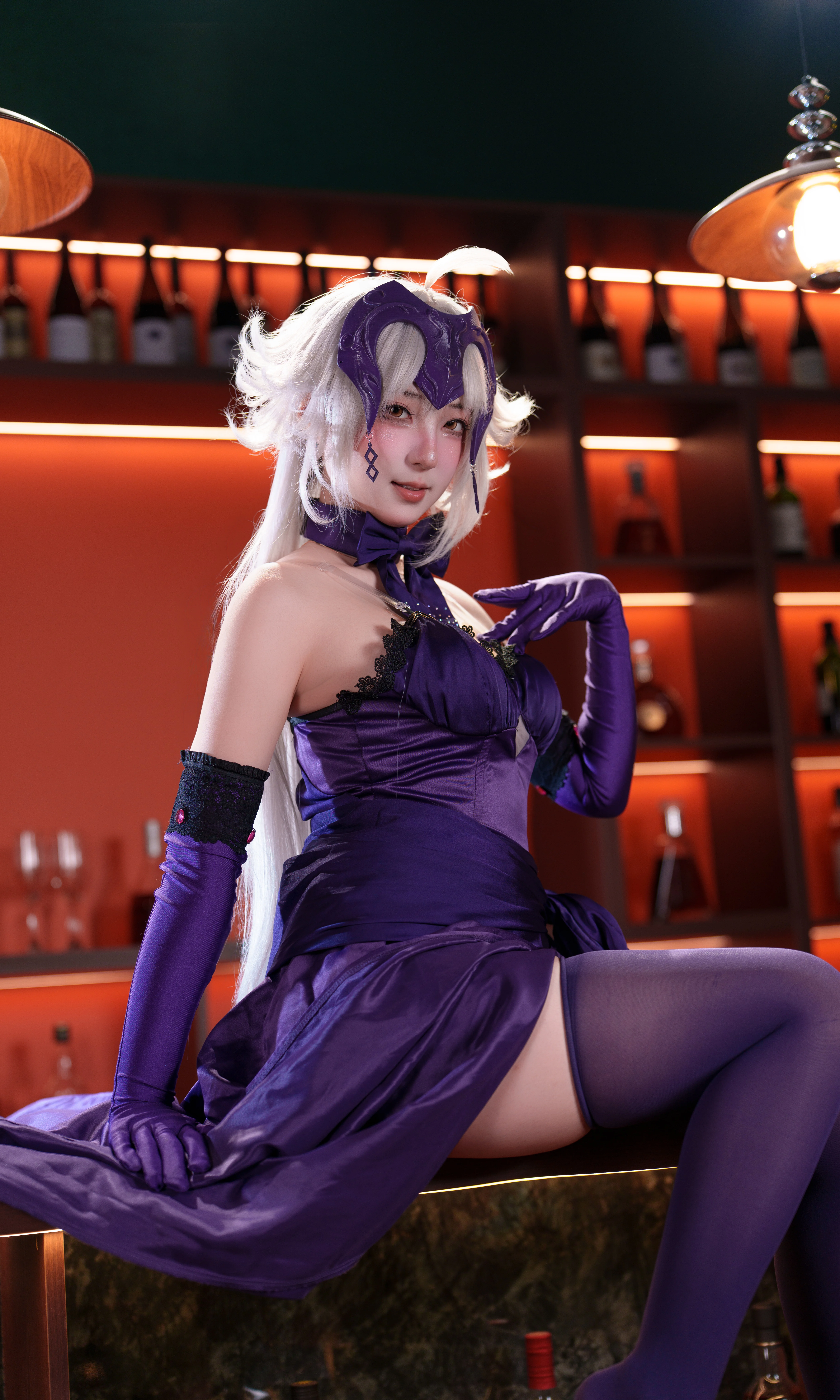 【ジャンヌ・ダルク（オルタ）コスプレ】酔いジャンヌ・オルタが誘う微酔の宵、『Fate/Grand Order』再現 - 4 枚目