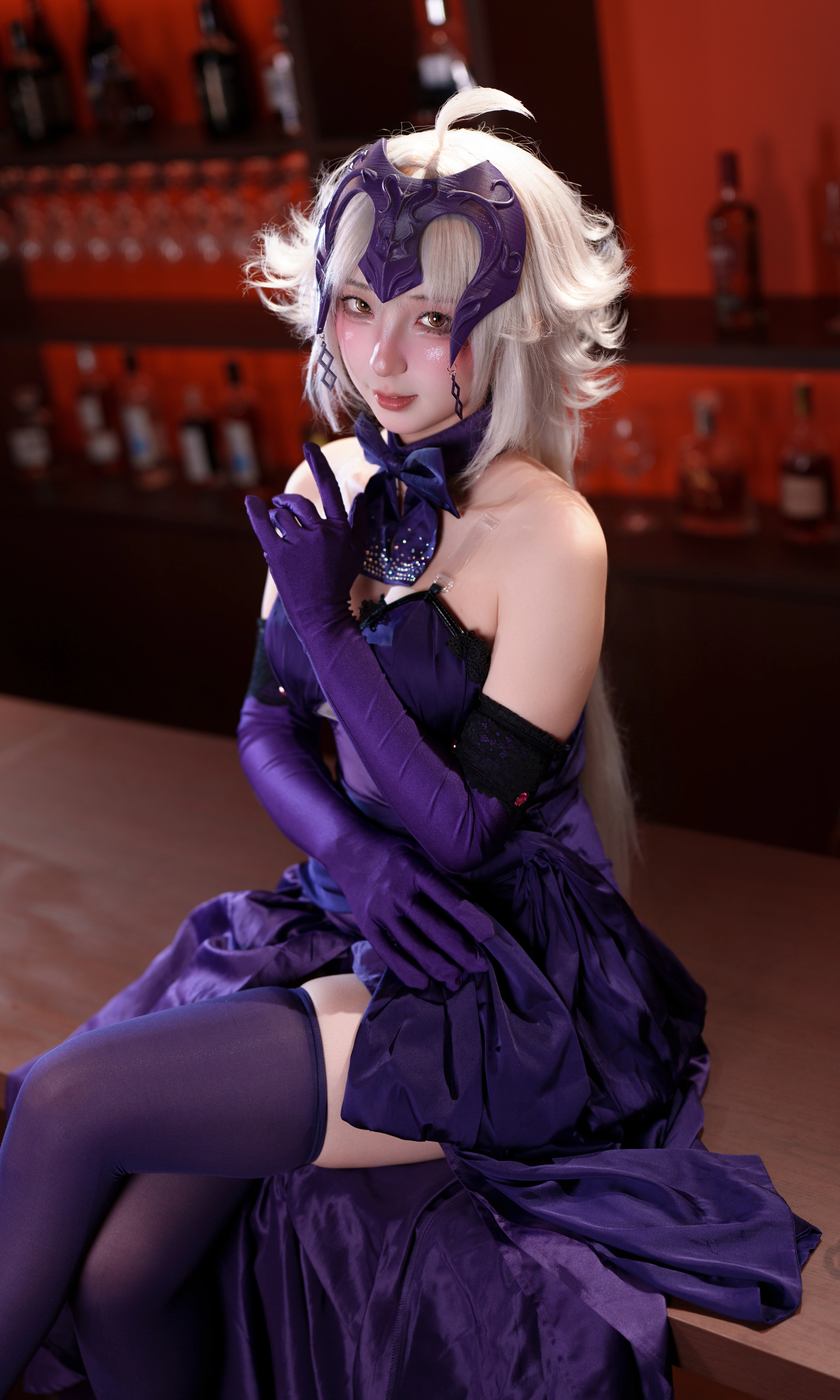 【ジャンヌ・ダルク（オルタ）コスプレ】酔いジャンヌ・オルタが誘う微酔の宵、『Fate/Grand Order』再現 - 5 枚目