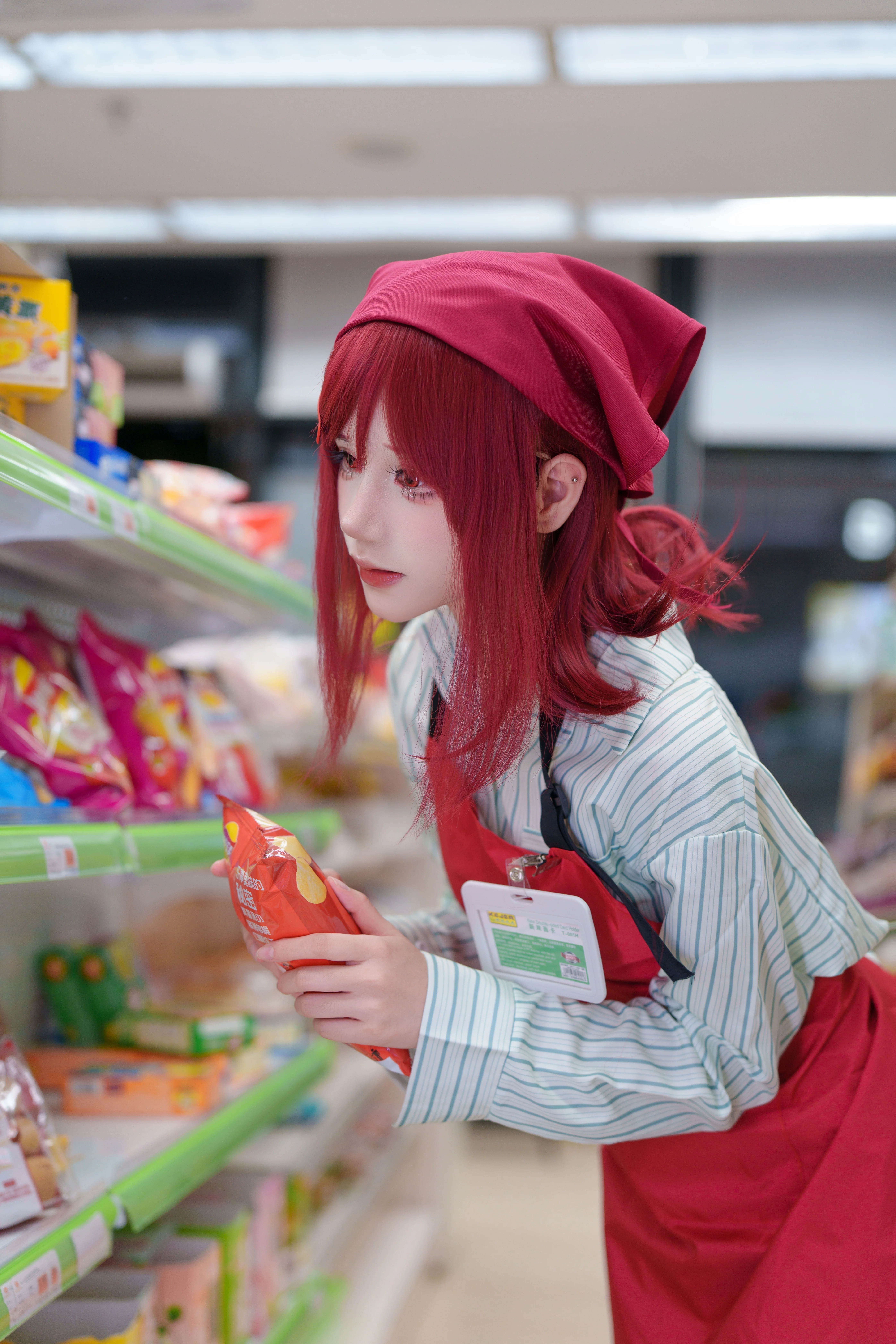 【山田小姐cos】在便利店化身店员认真整理货架 - 第 2 张