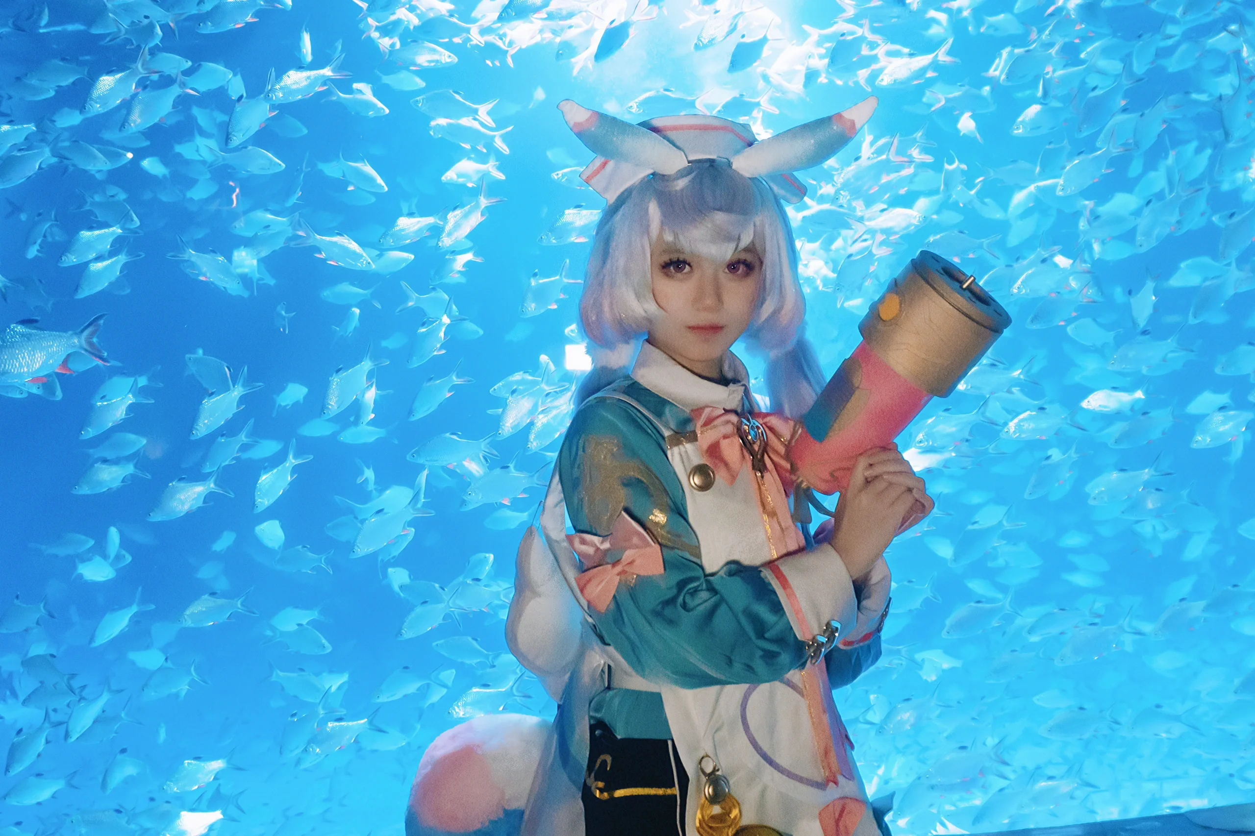 【希格雯cos】原神里的反差魅力，在水族馆拿麻醉枪的一天 - 第 3 张