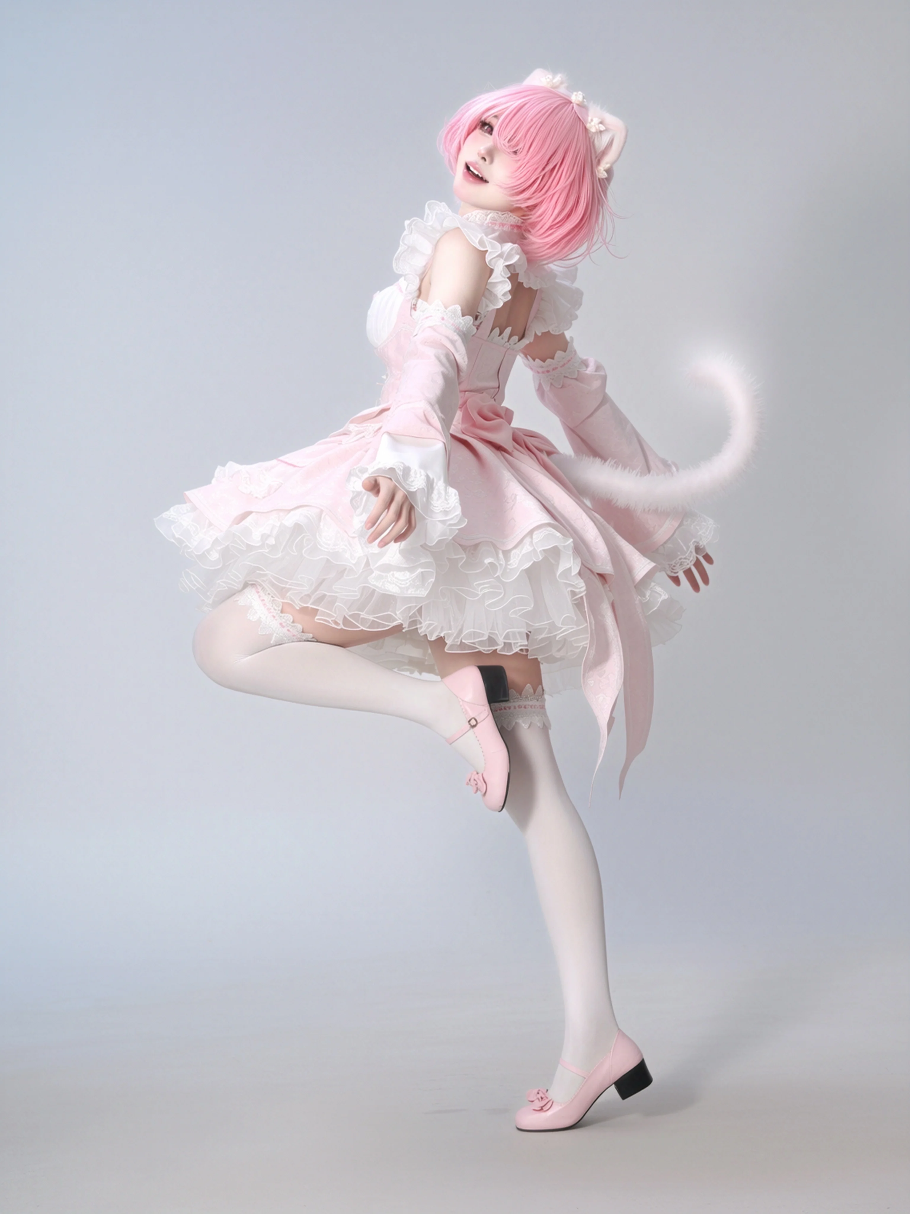 【ラムコスプレ】Re:ゼロから始める異世界生活、ダイナミックなスタジオ撮影で挑むオリジナル衣装記録 - 3 枚目