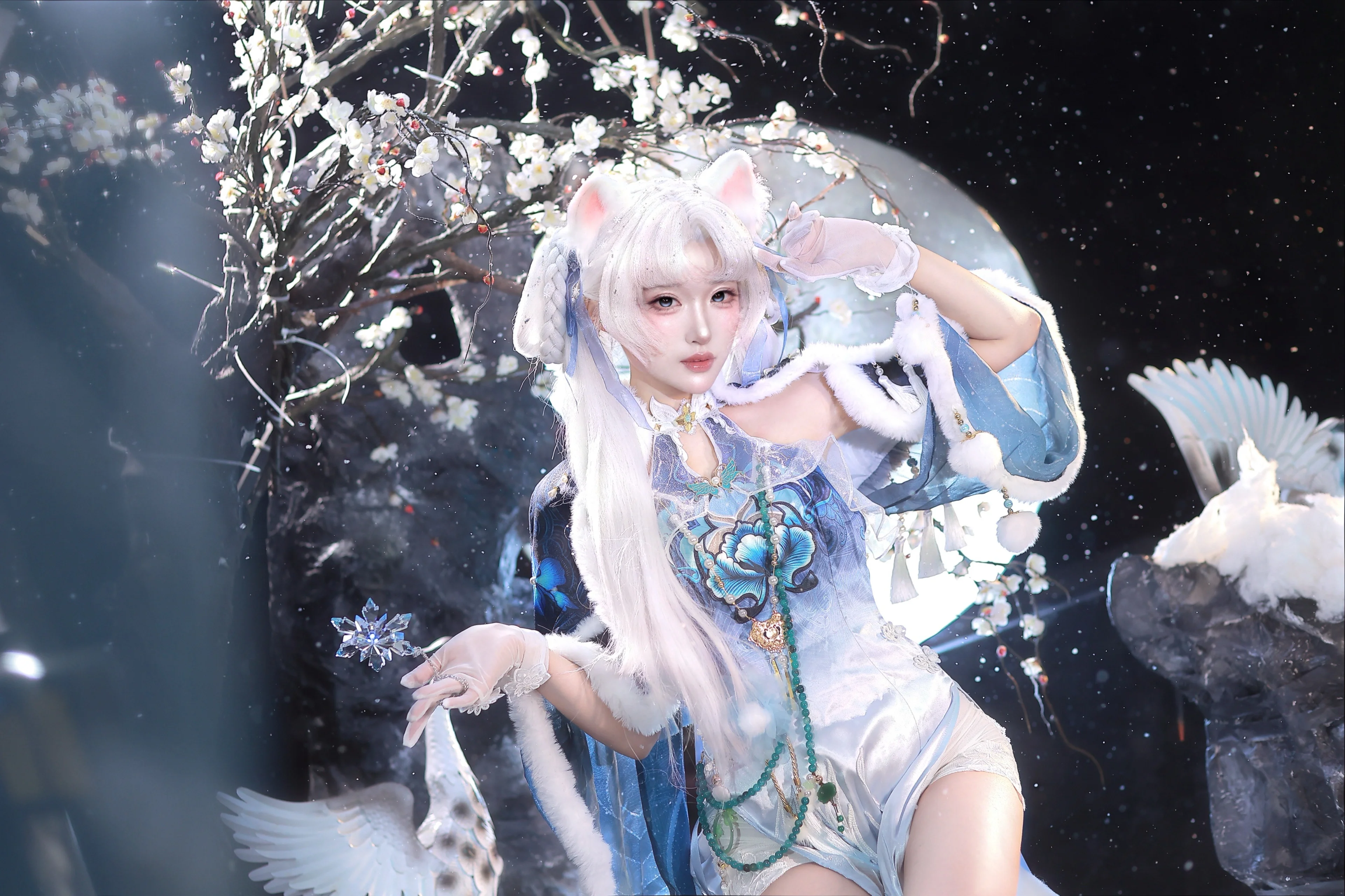 【顾清寒cos】月下雪境中的执剑姿态 - 第 4 张