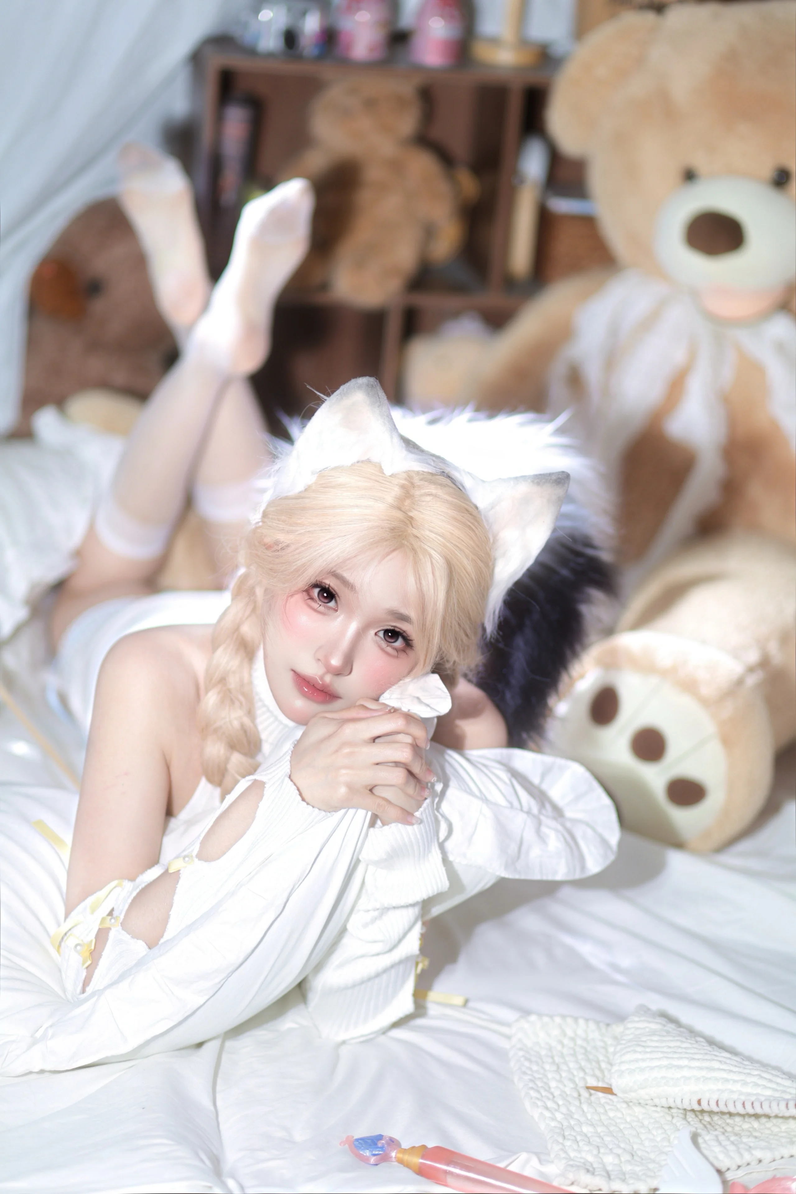 【胡桃cos】永劫无间的白衣少女，探索慵懒的居家感 - 第 4 张