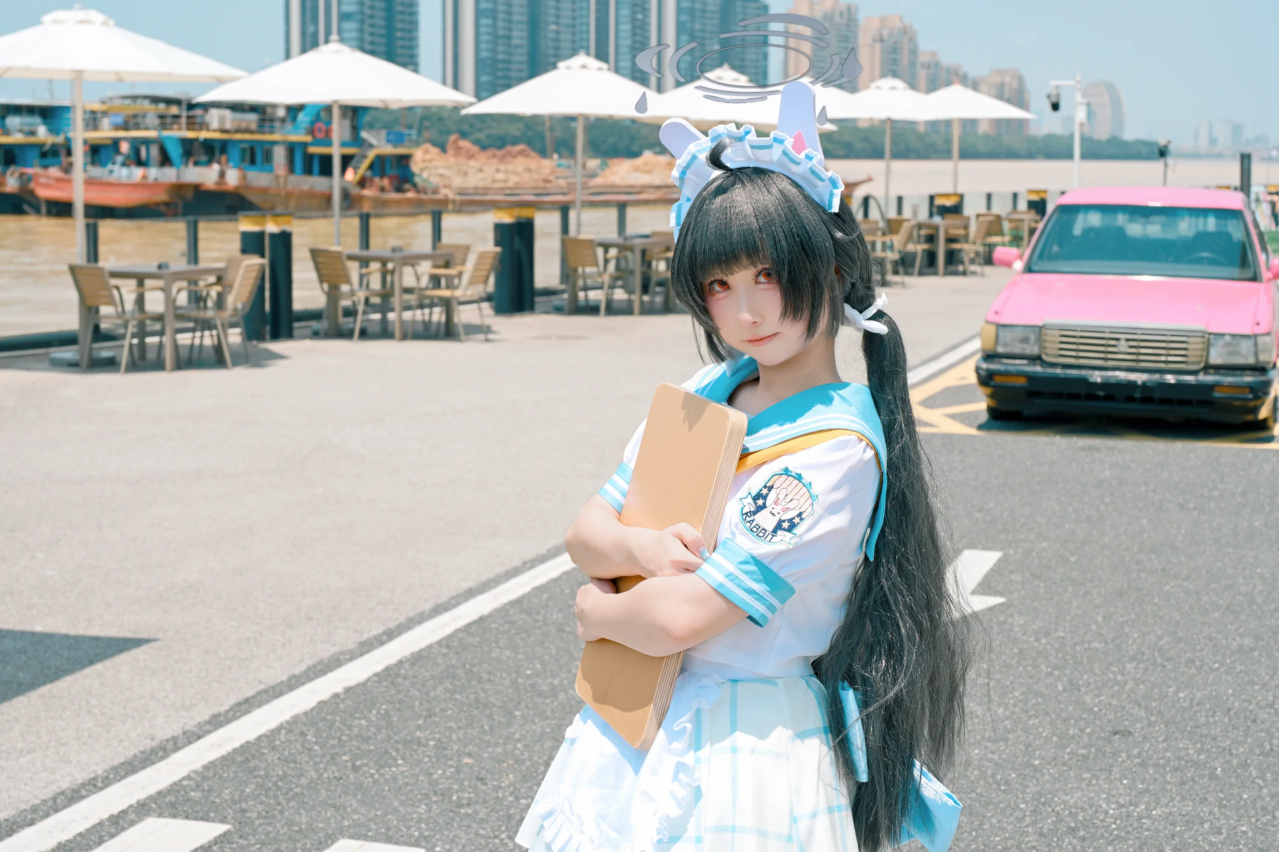 【霞澤美遊cos】蔚藍檔案裡的藍白夏日，定格江邊與陽光 - 第 2 張