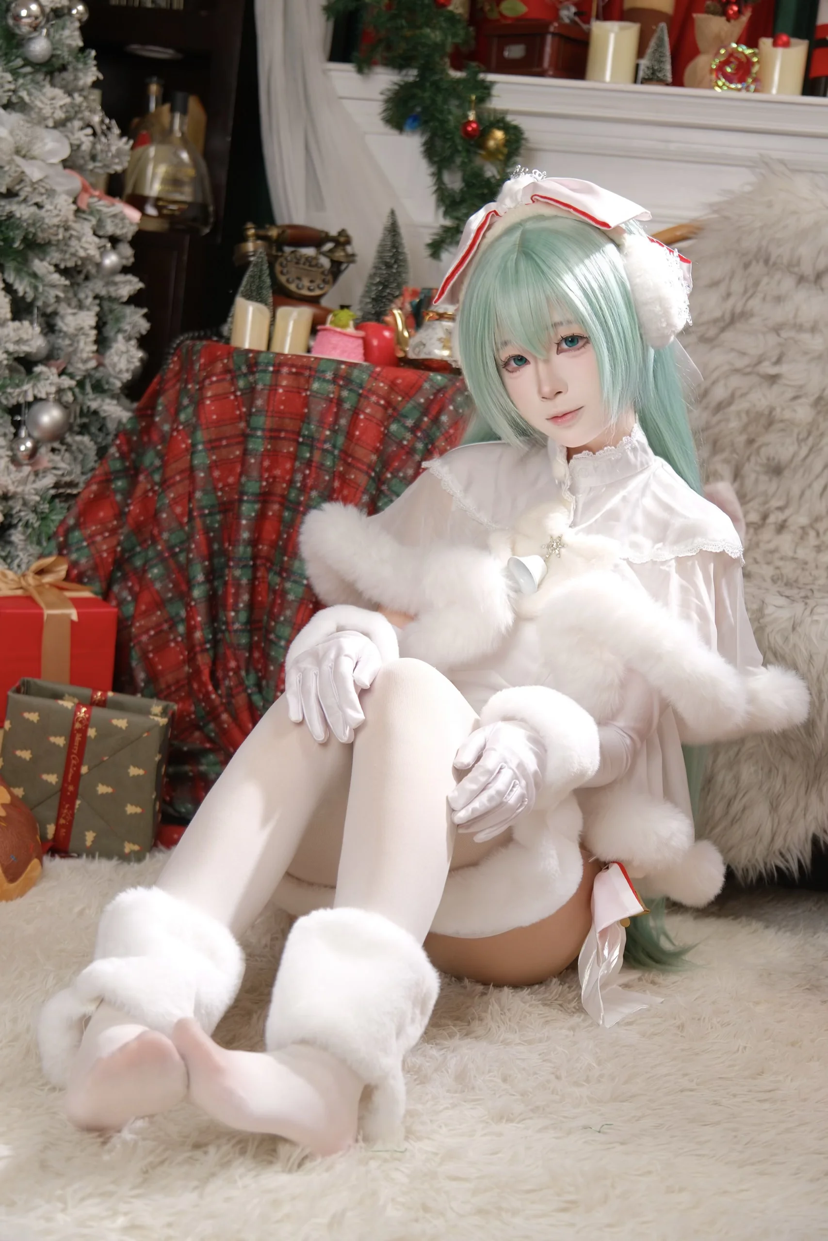 【初音未来cos】圣诞小蛋糕造型，冬日白色毛绒装