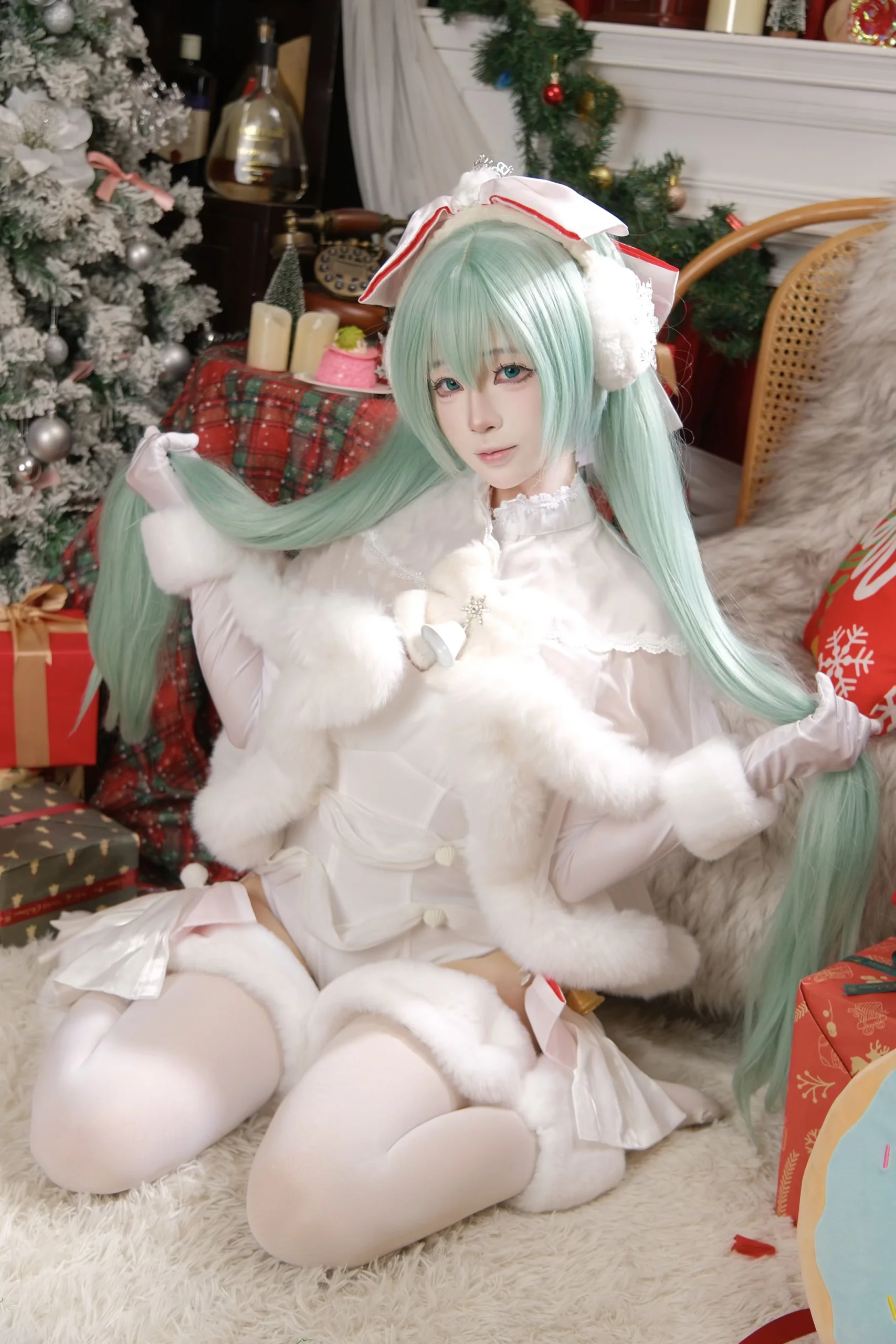 【初音未来cos】圣诞小蛋糕造型，冬日白色毛绒装 - 第 3 张