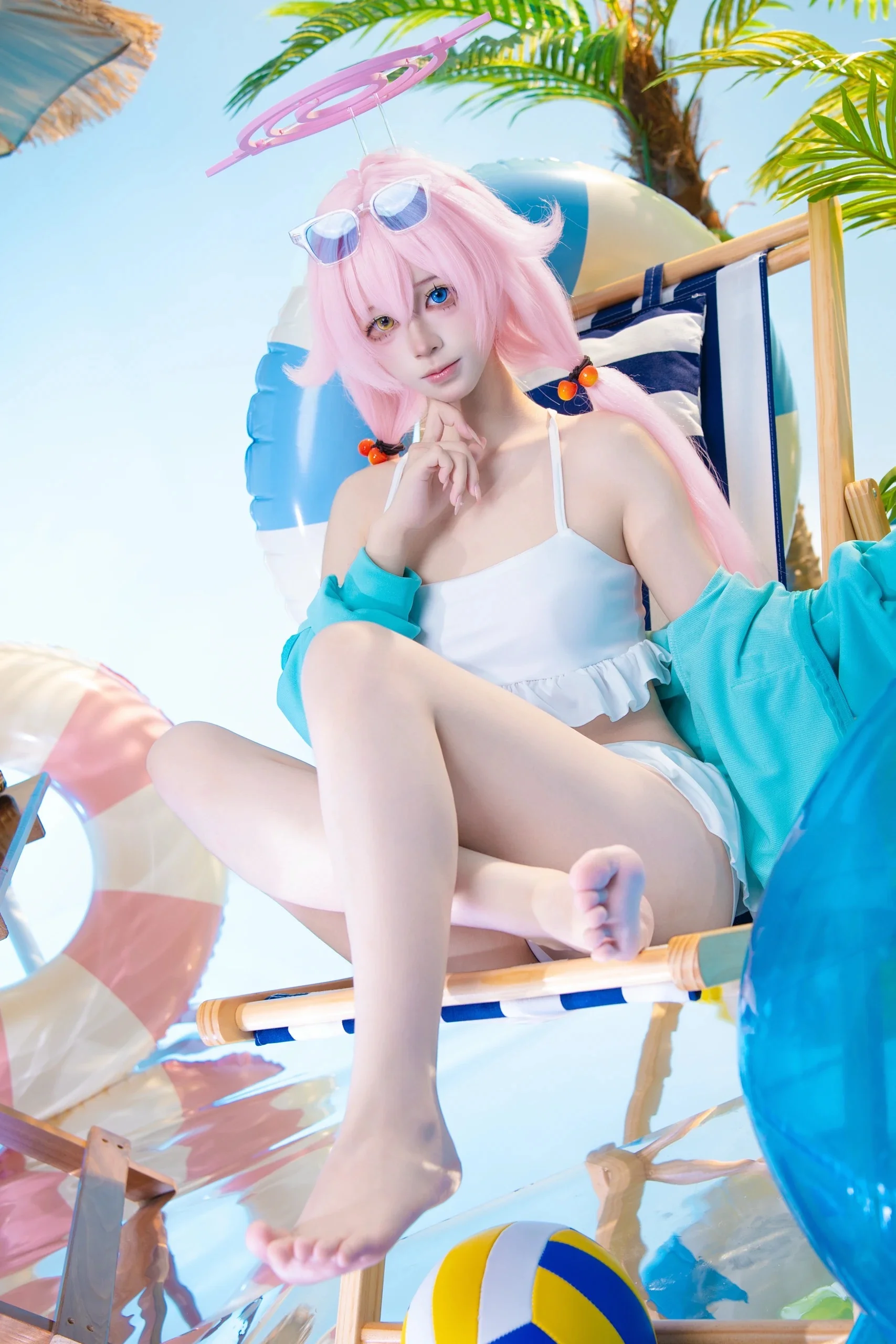 【小鸟游星野cos】蔚蓝档案泳装篇，夏日海滩的慵懒午后 - 第 1 张