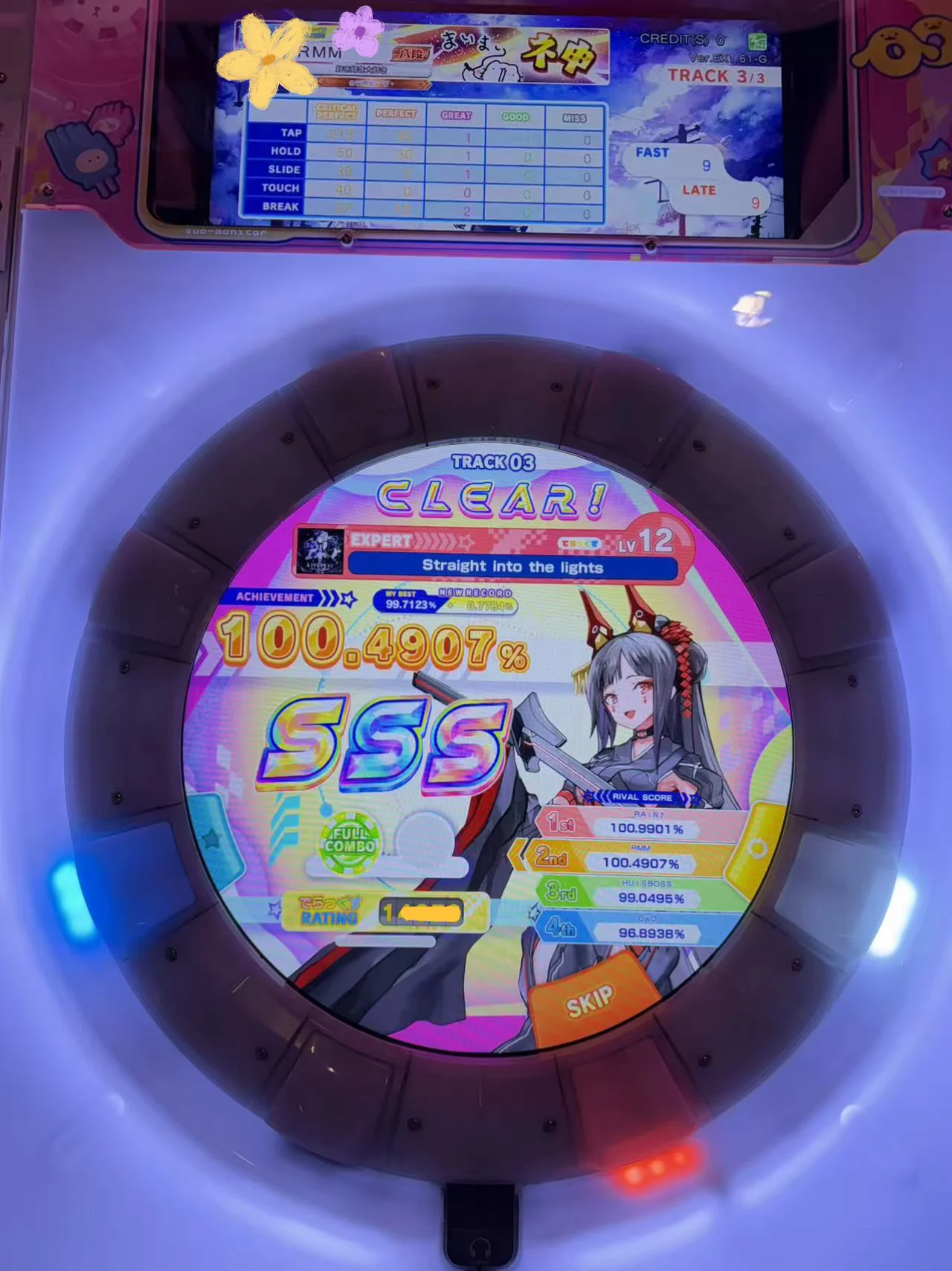 【acidコスプレ】maimaiでSSS達成！この重厚なレトロドレスでアーケード音ゲーをプレイするのは最高 - 2 枚目