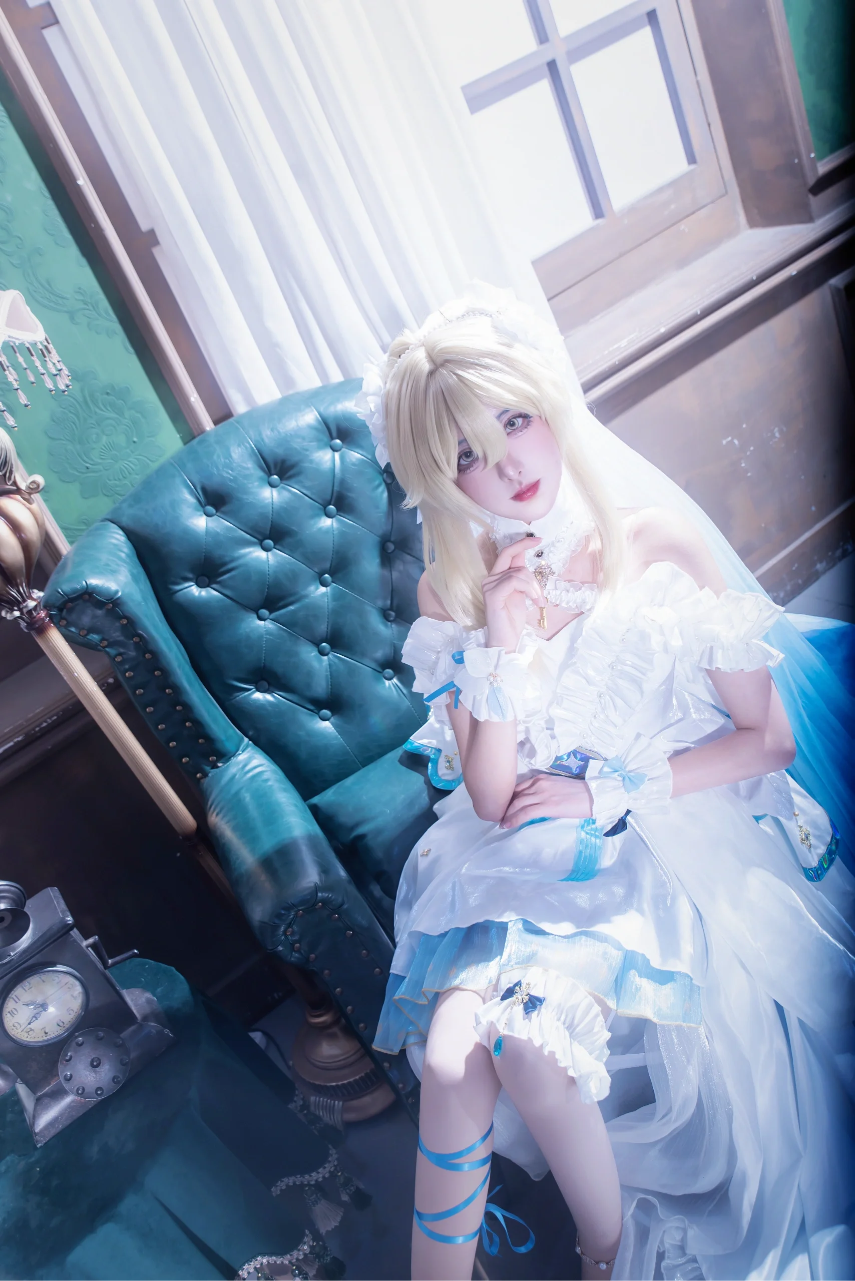 【蛍 コスプレ】『原神』花嫁のロマンチックな表現、ピアノと階段に宿るエレガントな光影 - 7 枚目
