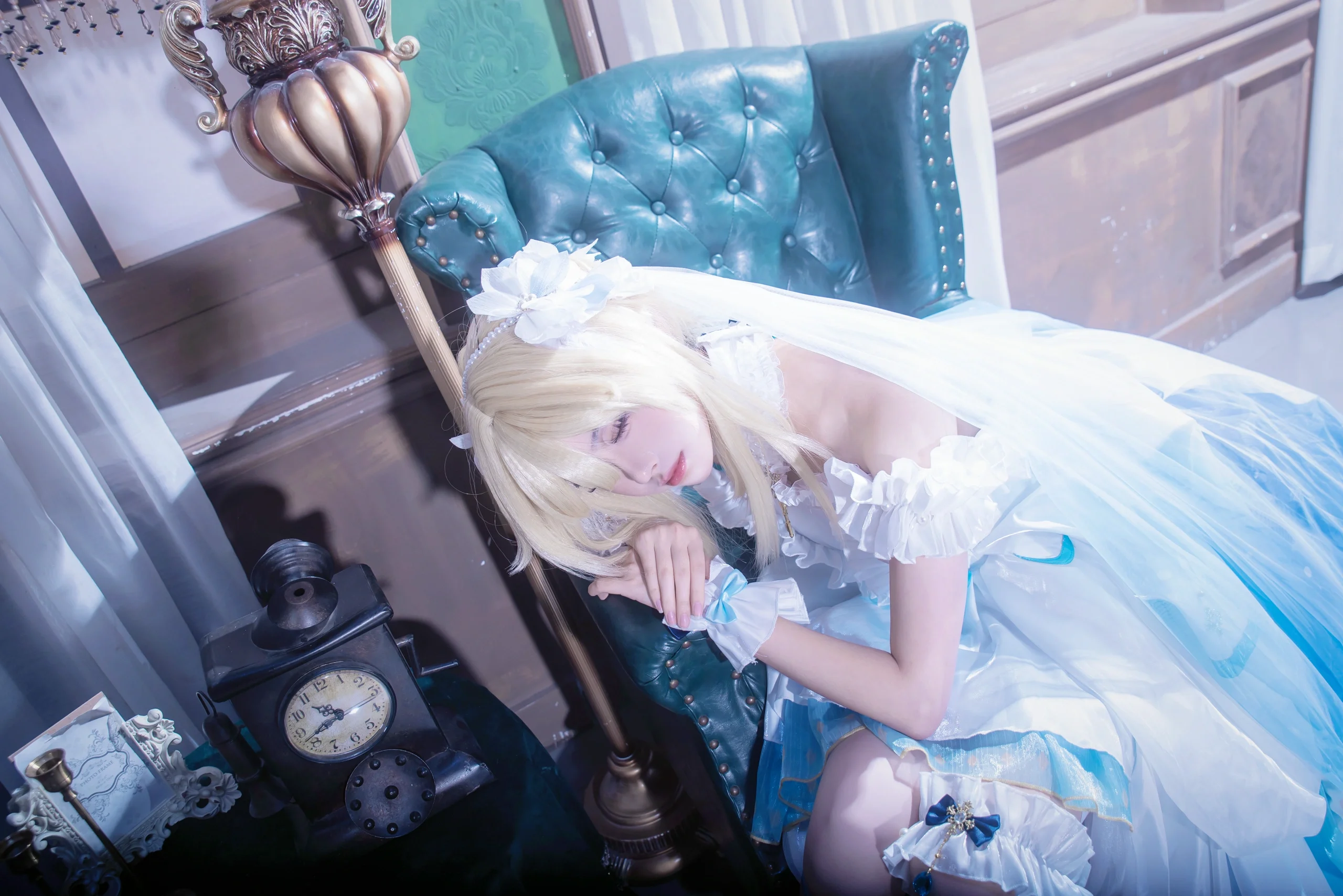【蛍 コスプレ】『原神』花嫁のロマンチックな表現、ピアノと階段に宿るエレガントな光影 - 8 枚目