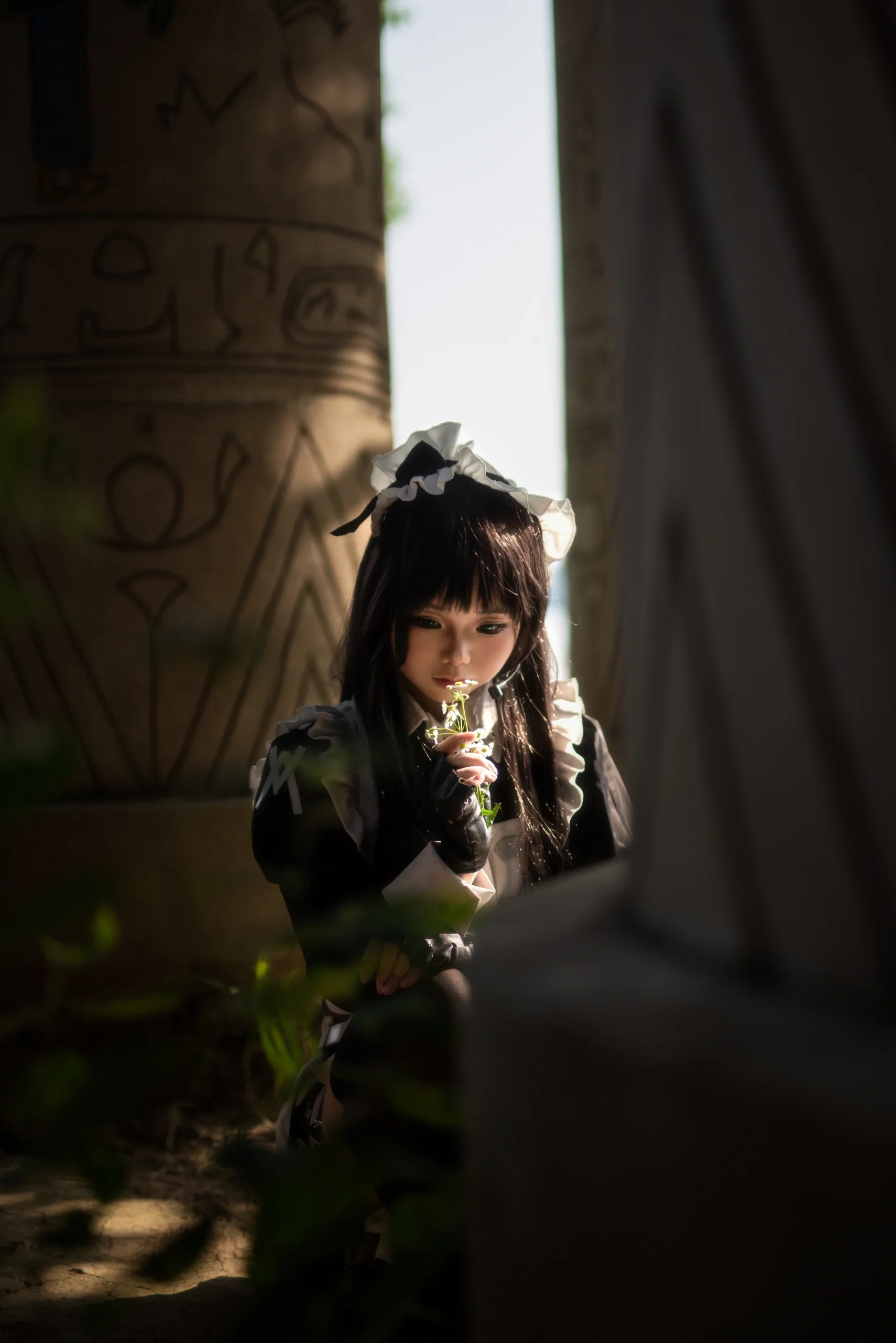 户外遗迹里的战斗女仆正片，光影氛围感拉满 - 第 3 张