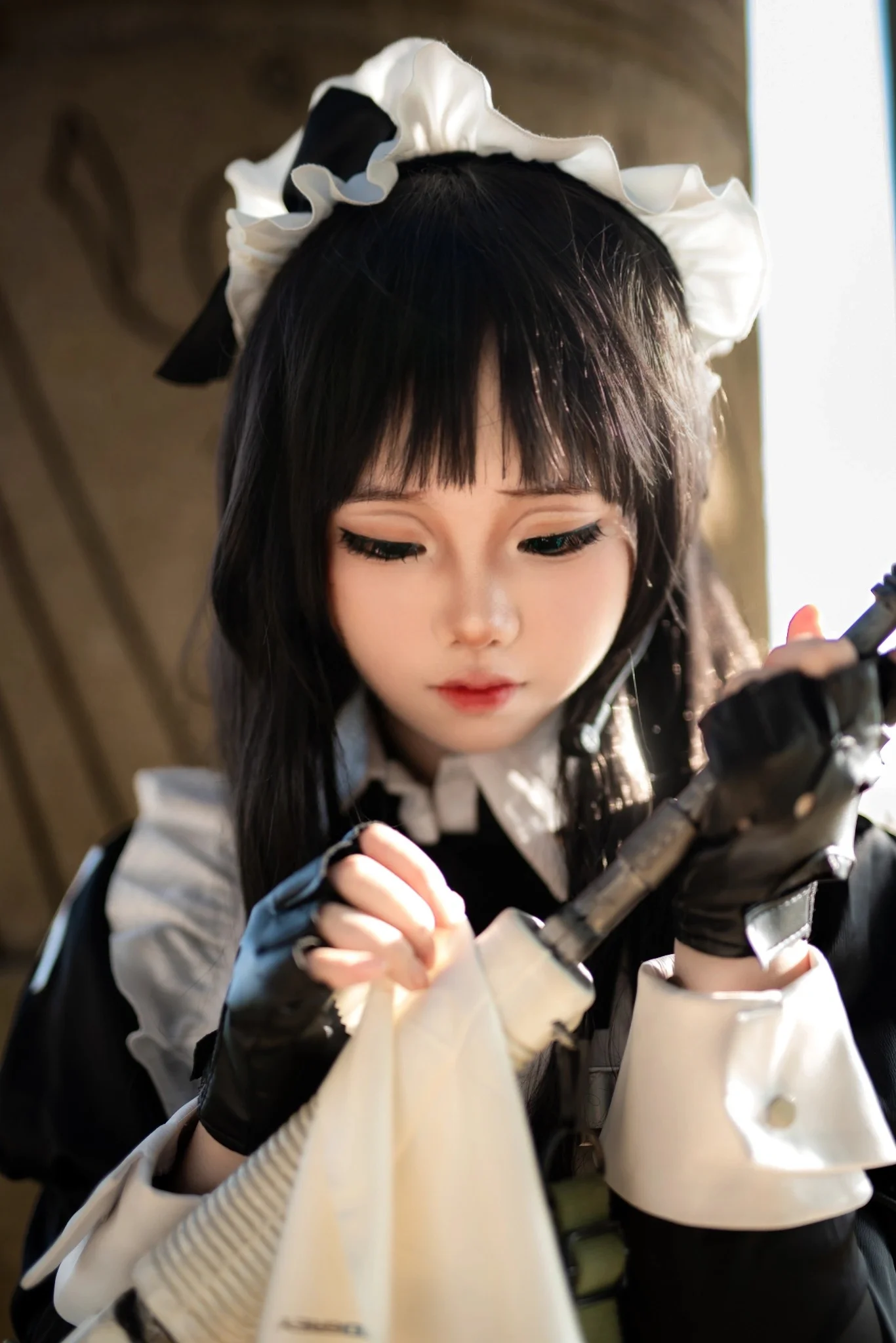 户外遗迹里的战斗女仆正片，光影氛围感拉满 - 第 7 张