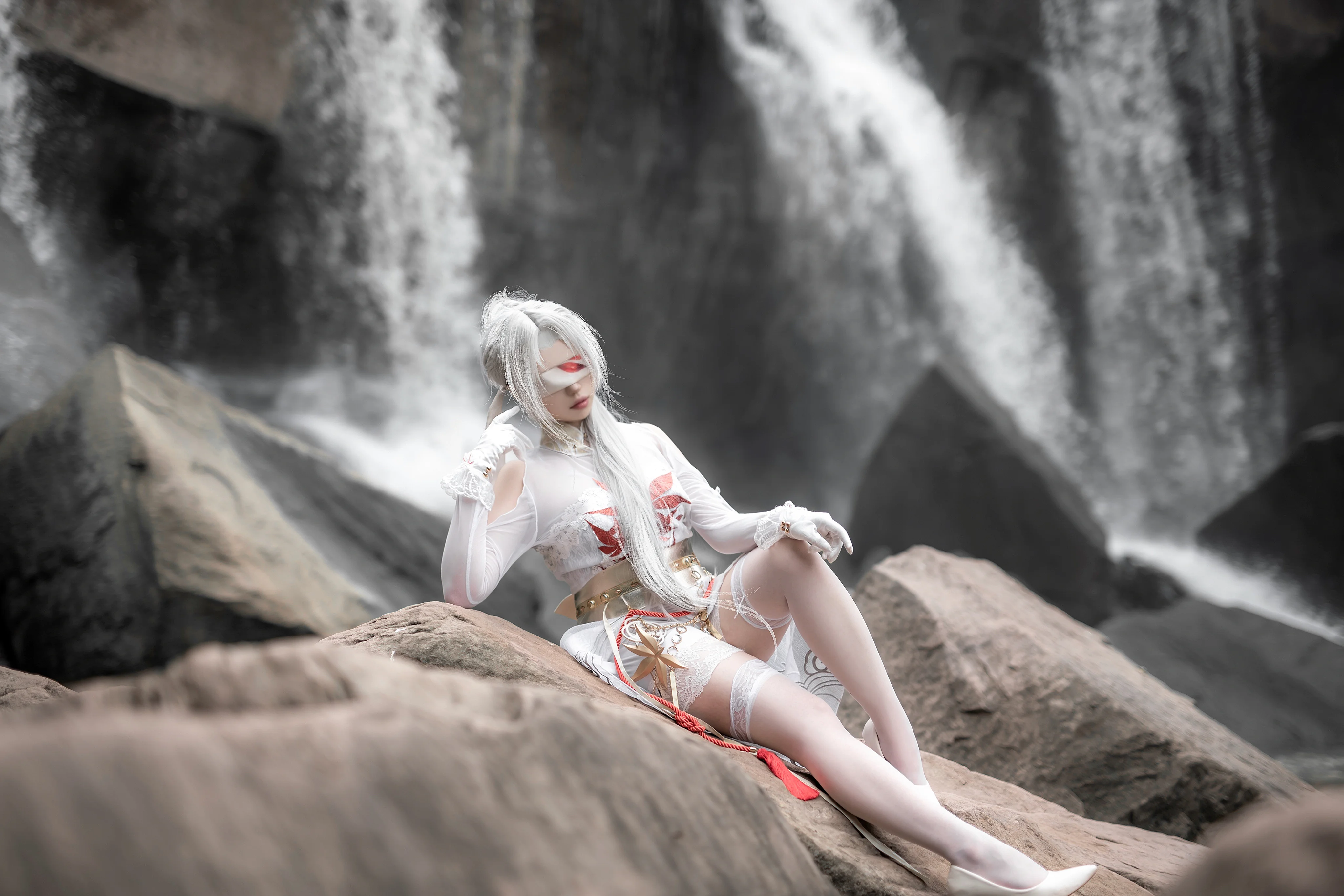 【宁红夜cos】永劫无间昆仑玄女，瀑布下的清冷白影 - 第 4 张