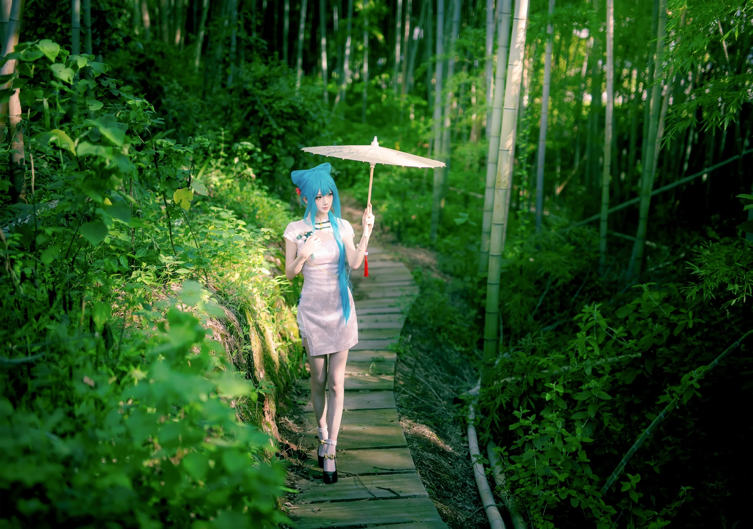 【初音未来cos】重庆大学校园里的荷花池和竹林，轻松拍出夏日仙气感 - 第 1 张