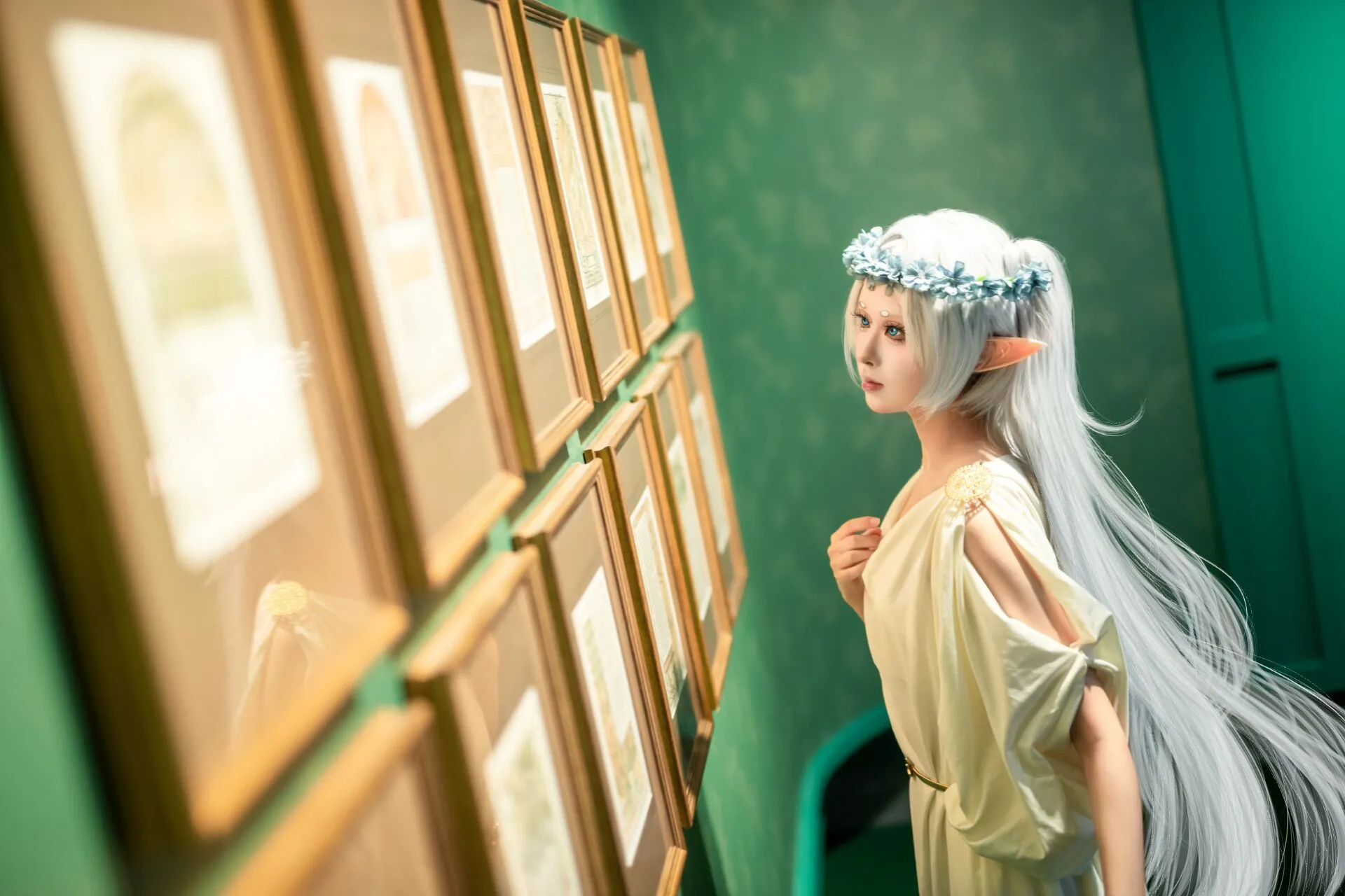 【芙莉莲cos】漫步穆夏画境，记录精灵的静谧时光 - 第 5 张