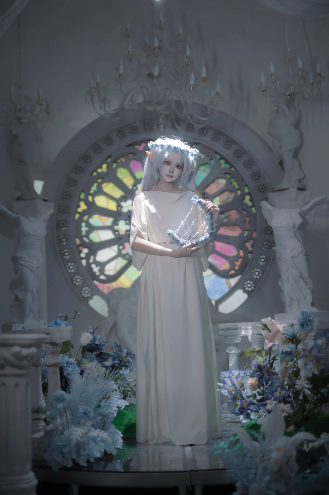 【芙莉莲cos】穆夏风格的静谧魔法，在古典布景中重现精灵 - 第 1 张