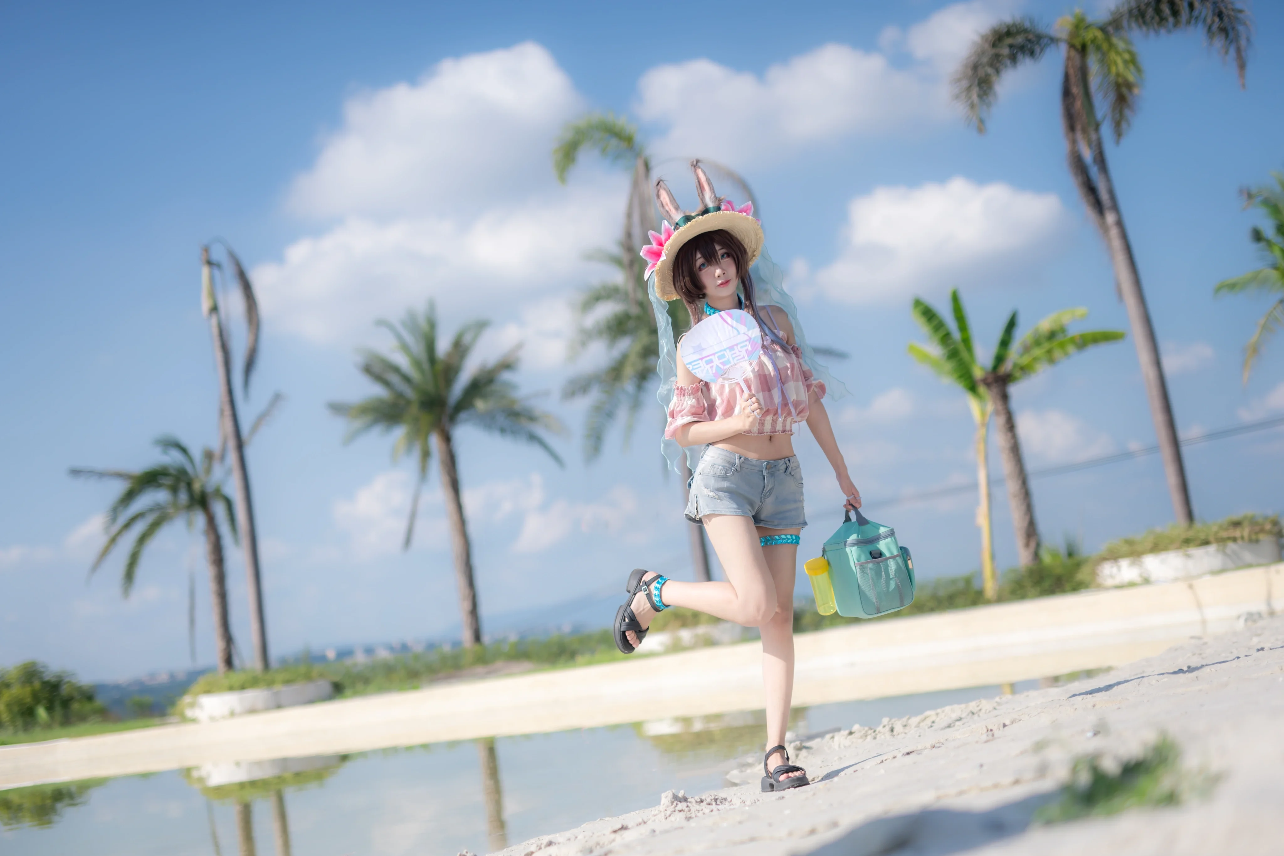 【阿米娅cos】明日方舟泳装外景，夏日清凉感满满 - 第 2 张