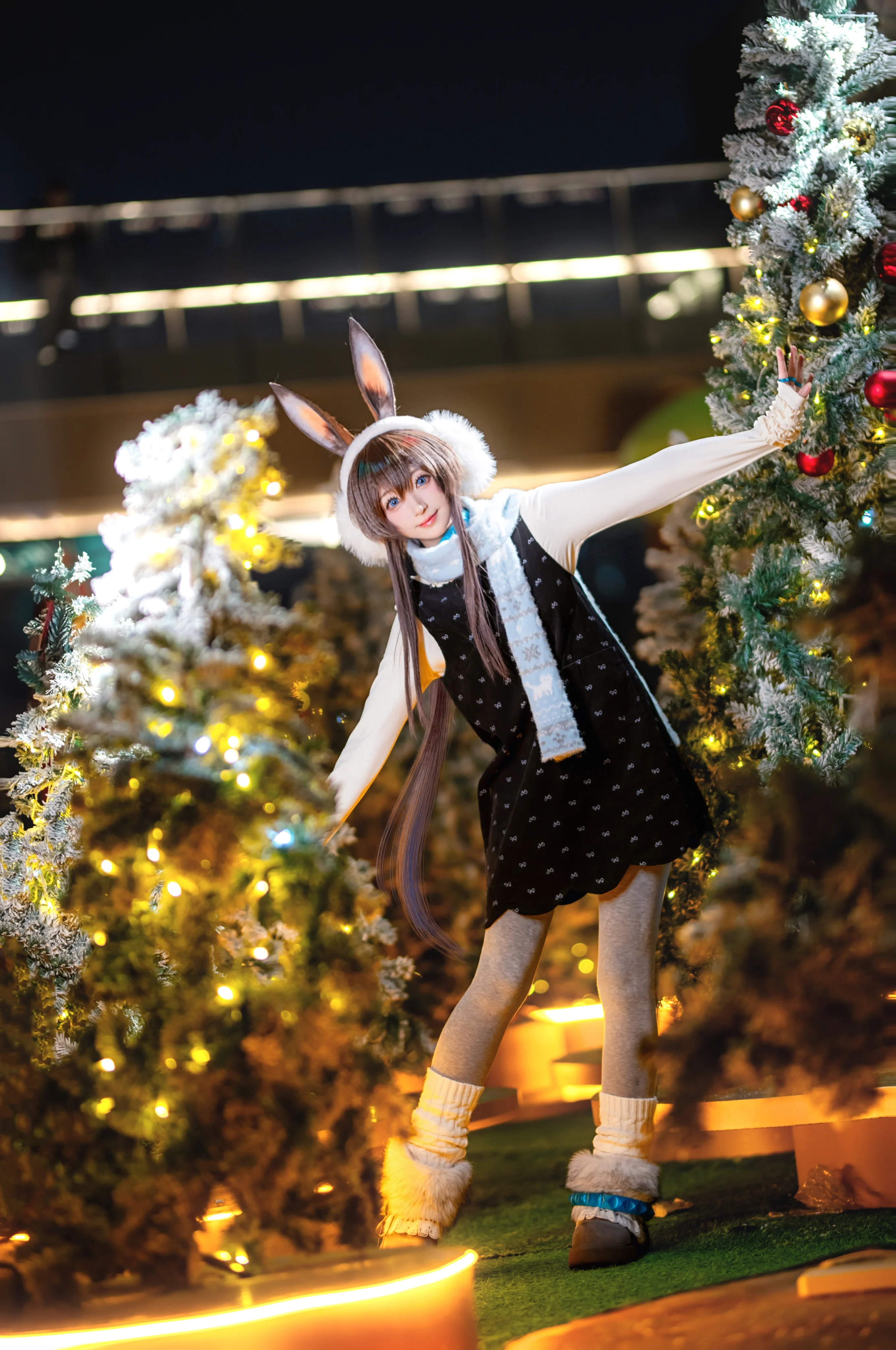 [Amiya Cosplay] Winter Night Christmas, A Warm Bunny on the Streets of Chongqing - Image 6