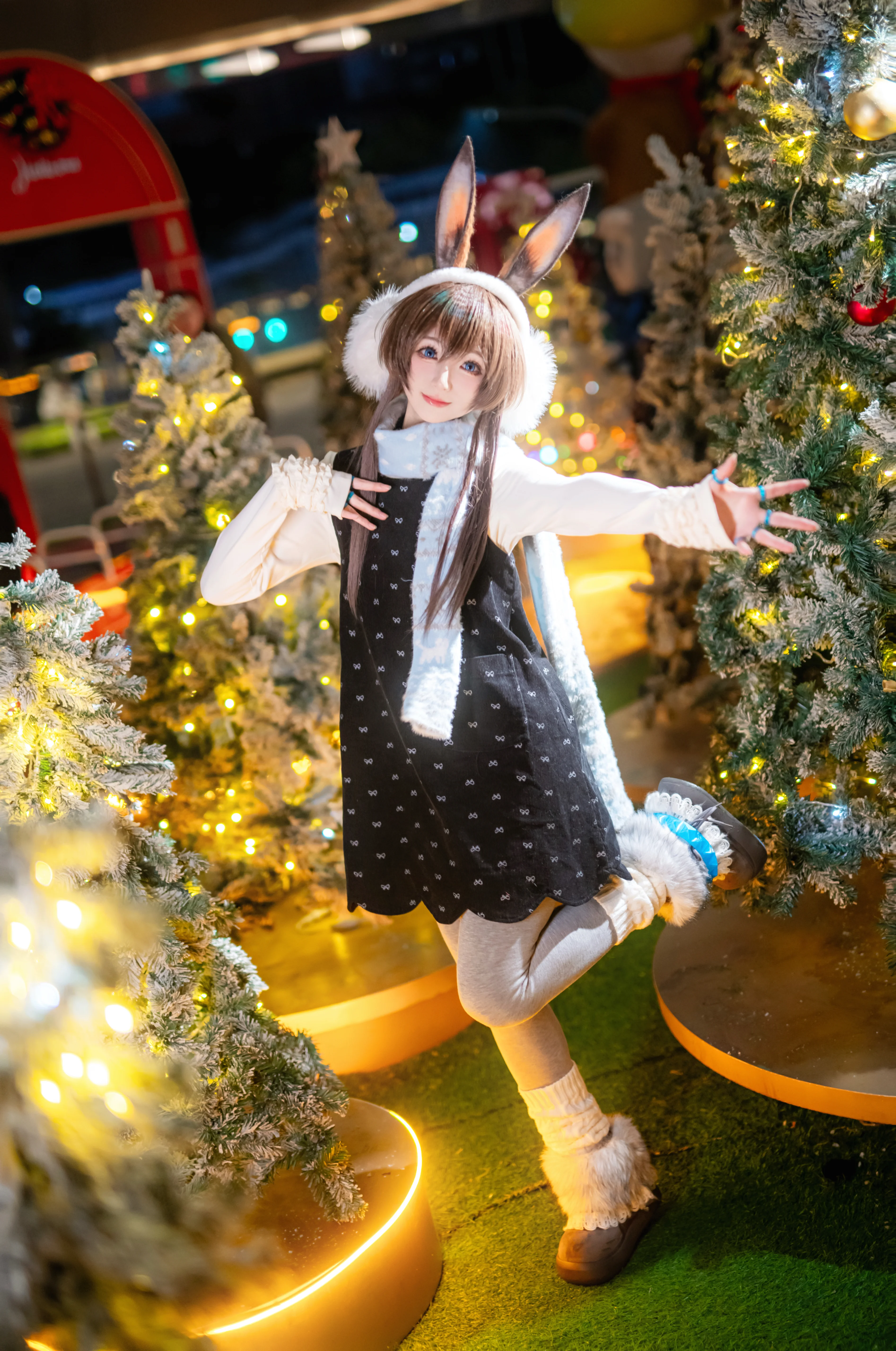 [Amiya Cosplay] Winter Night Christmas, A Warm Bunny on the Streets of Chongqing - Image 9