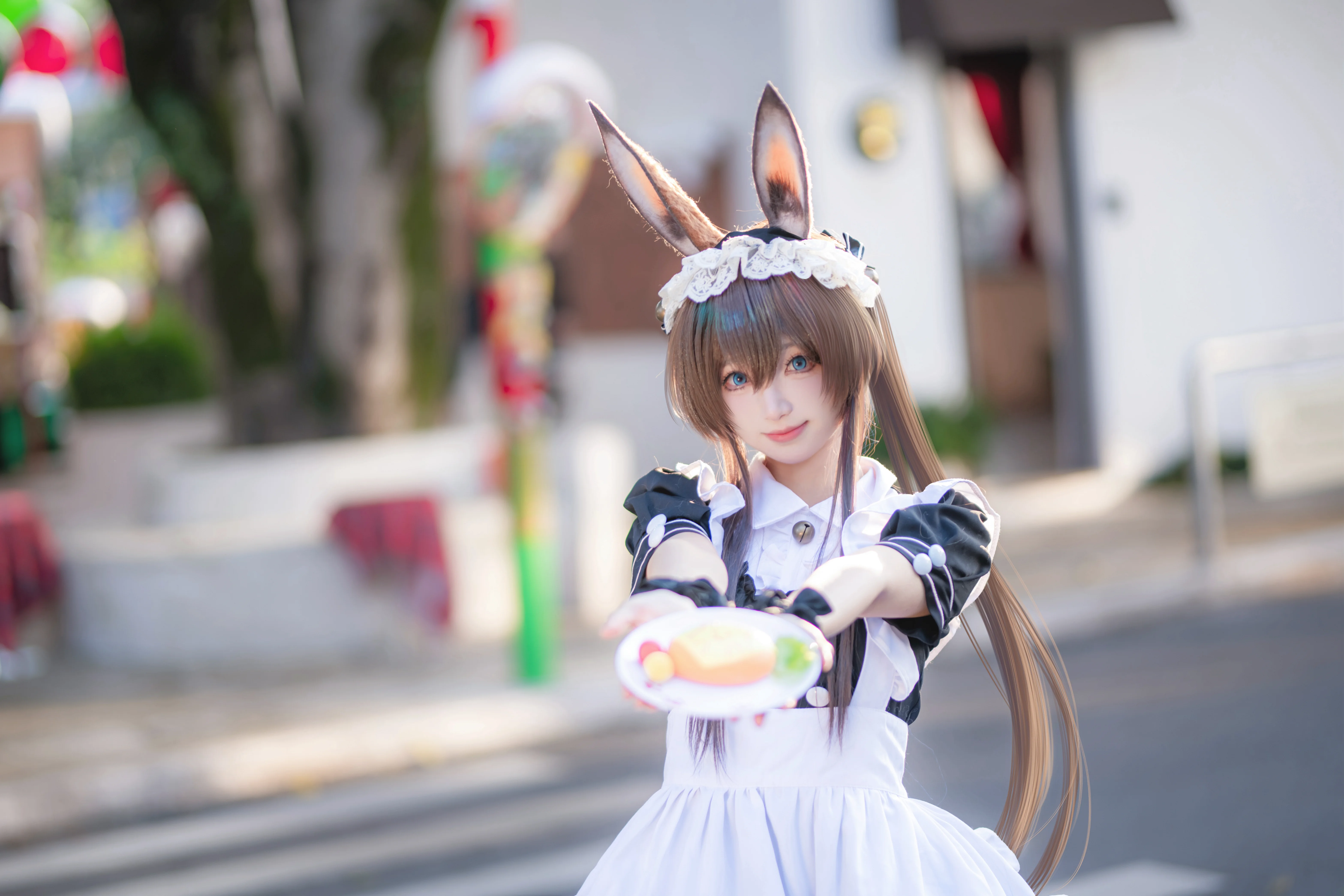 【アーミヤ コスプレ】アークナイツ外勤任務、街角のメイドバニーちゃん営業中♪