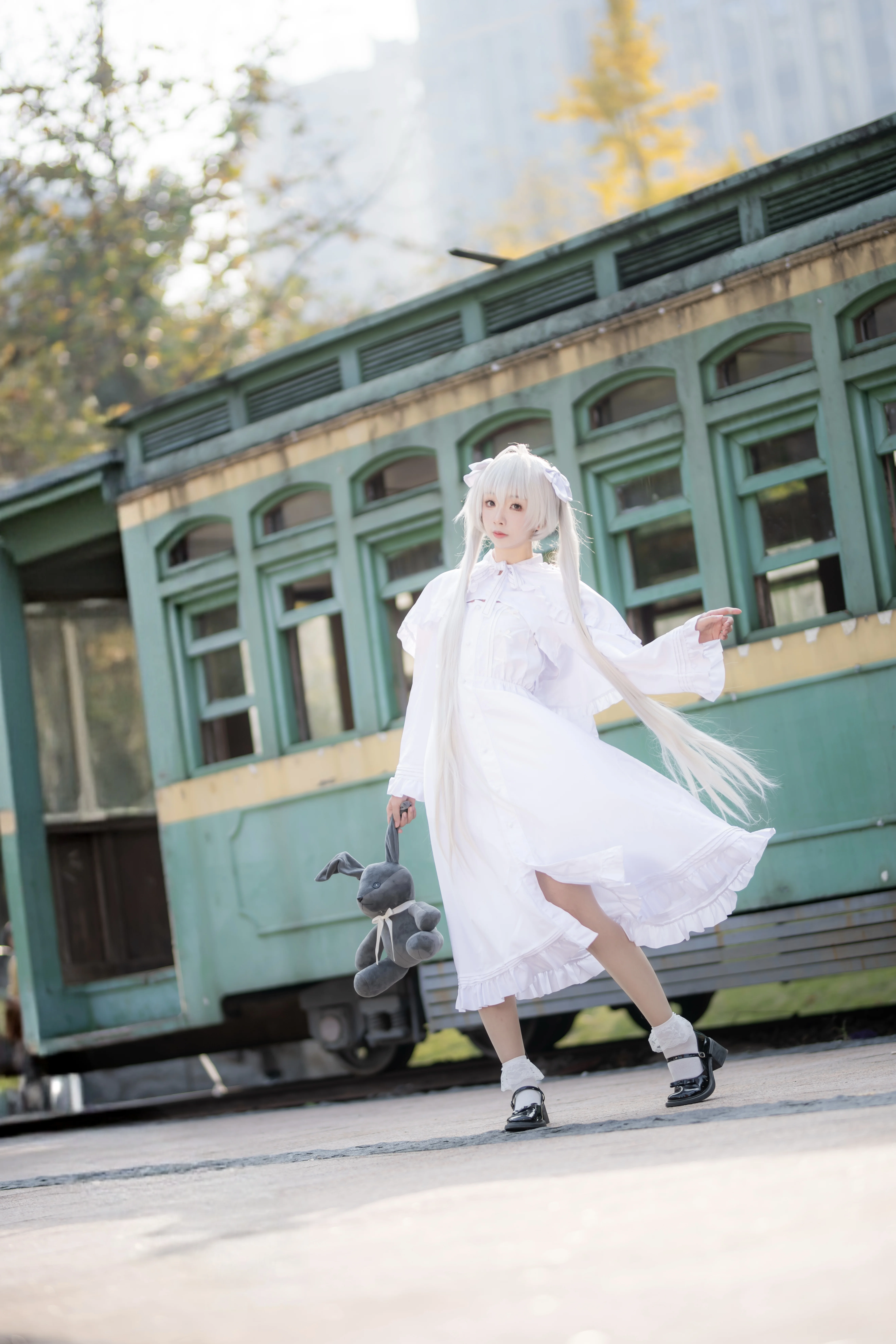 【春日野穹 コスプレ】ヨスガノソラのレトロ列車、静かな午後を切り取って - 1 枚目