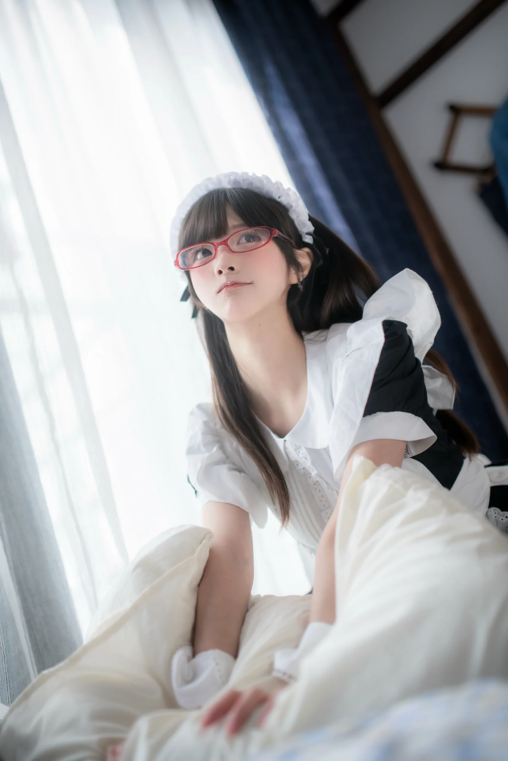 从日系女仆装的白色丝袜到居家拍照姿势分享 - 第 1 张