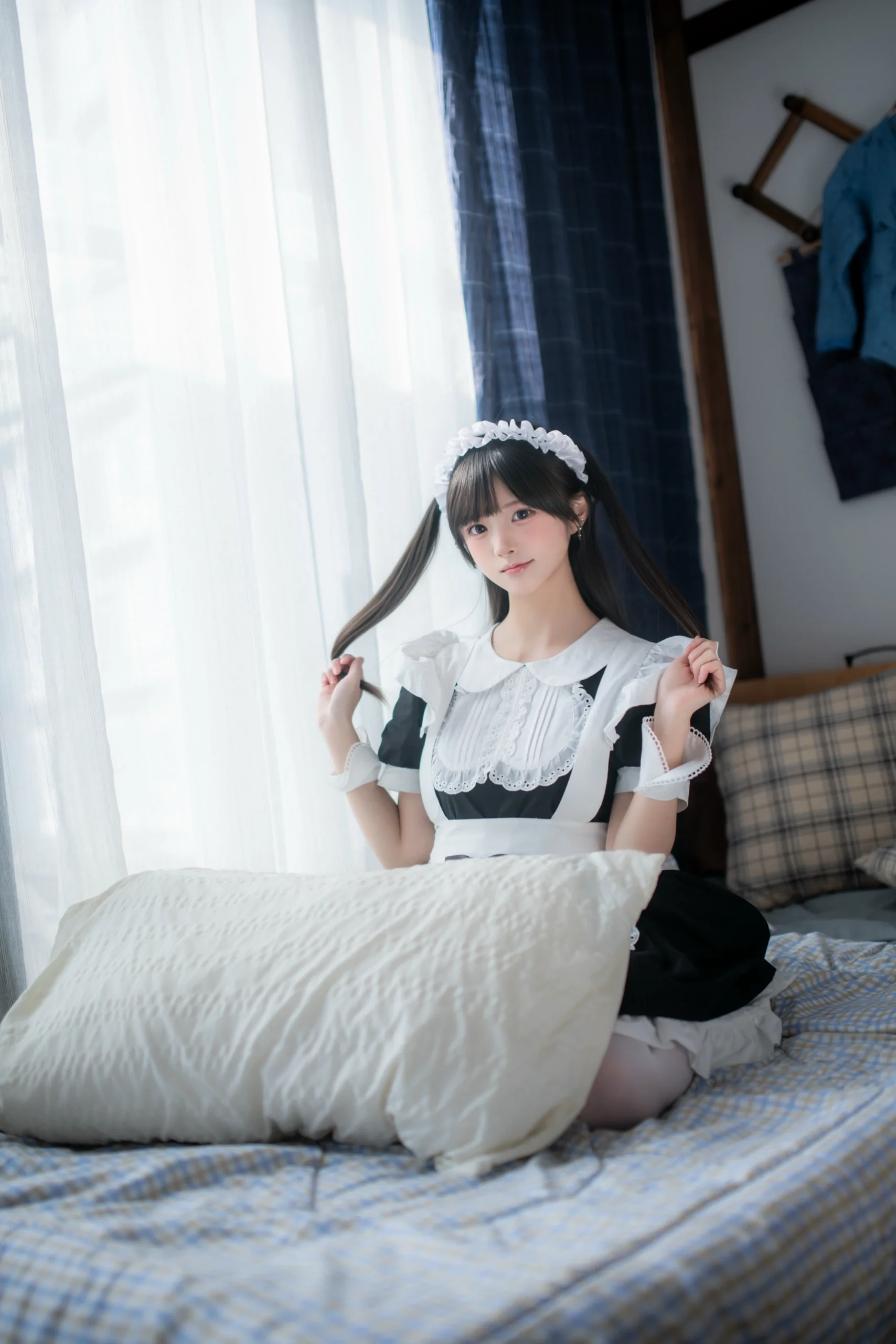 从日系女仆装的白色丝袜到居家拍照姿势分享 - 第 4 张