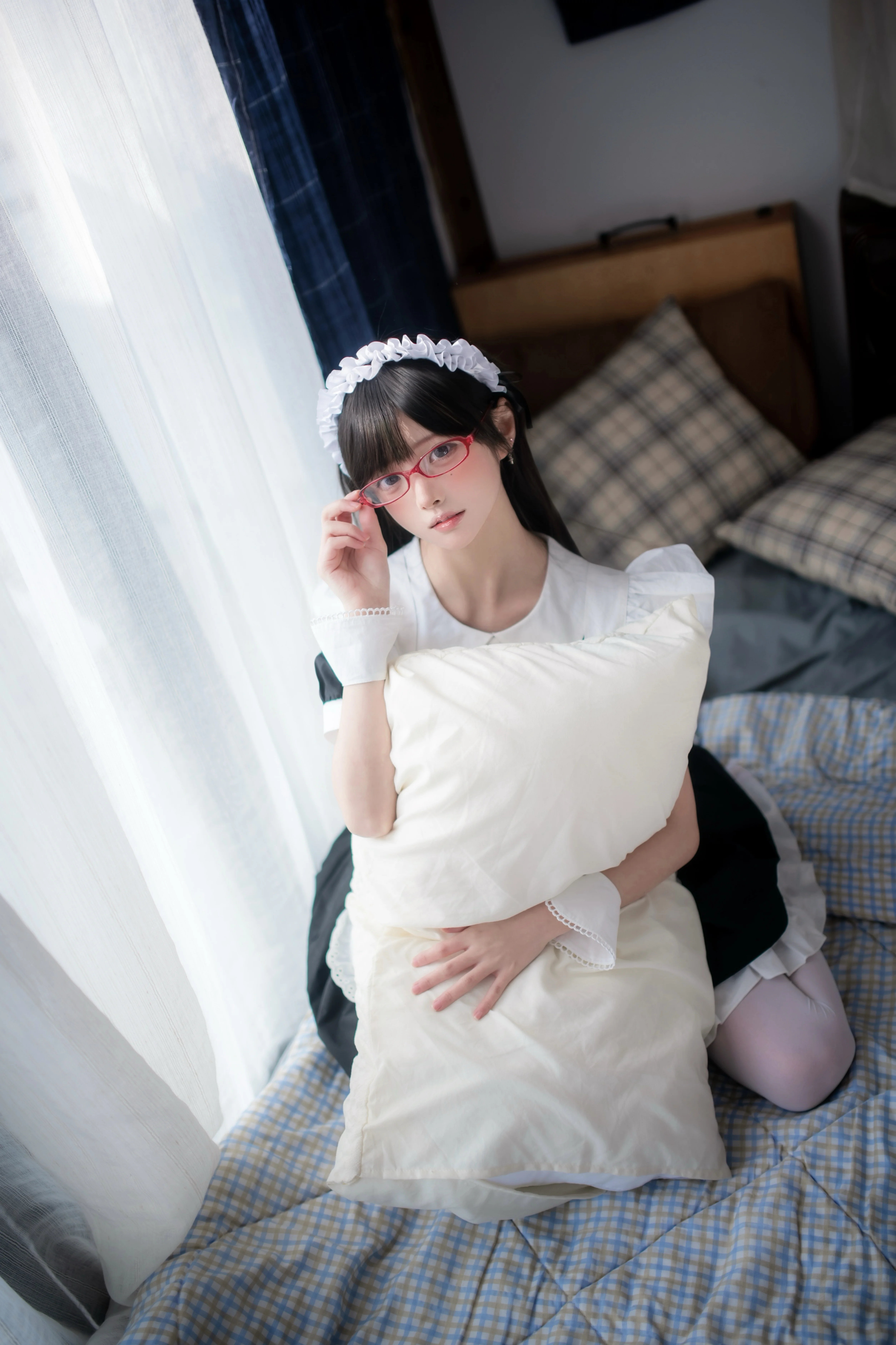 从日系女仆装的白色丝袜到居家拍照姿势分享 - 第 5 张