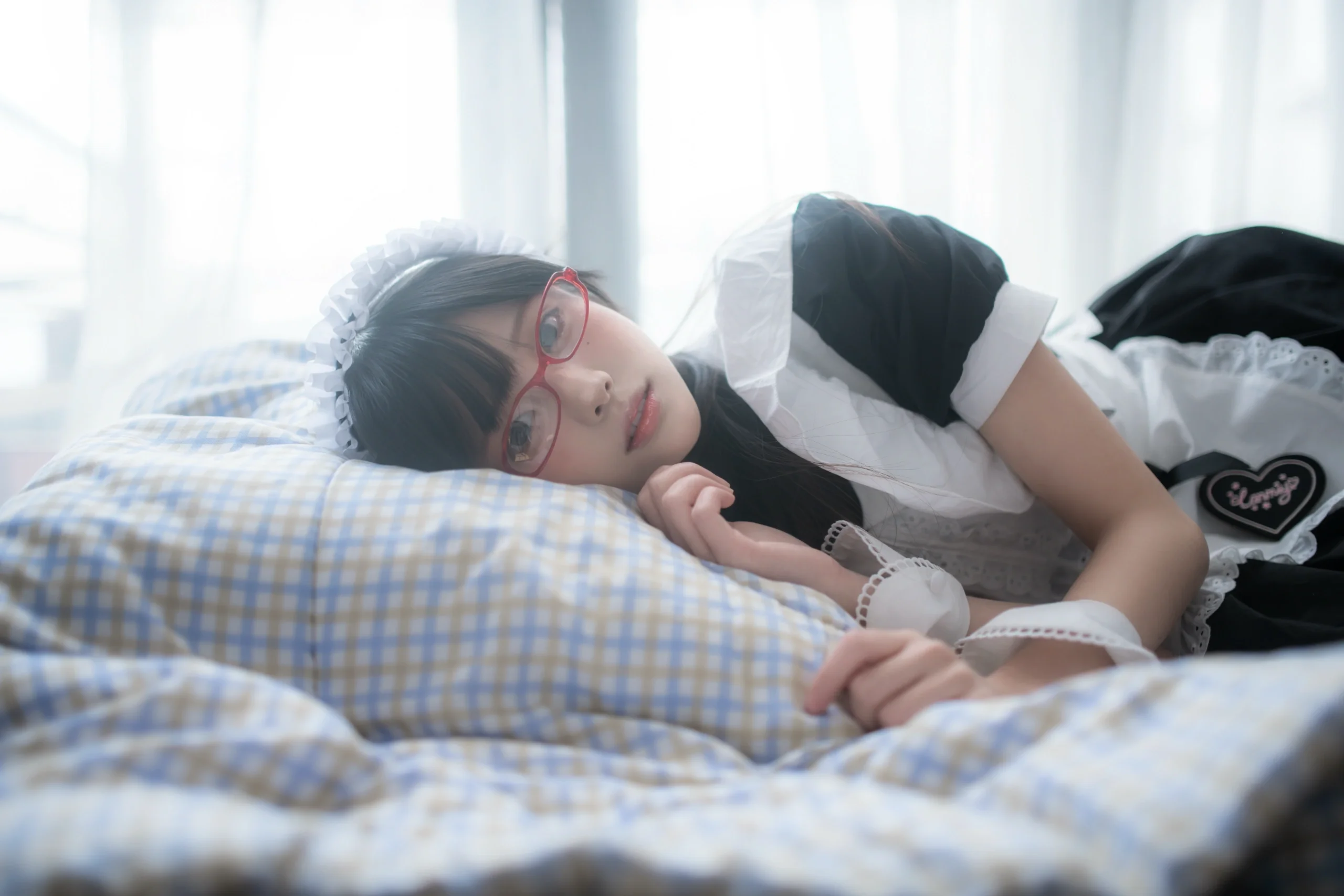 从日系女仆装的白色丝袜到居家拍照姿势分享 - 第 6 张