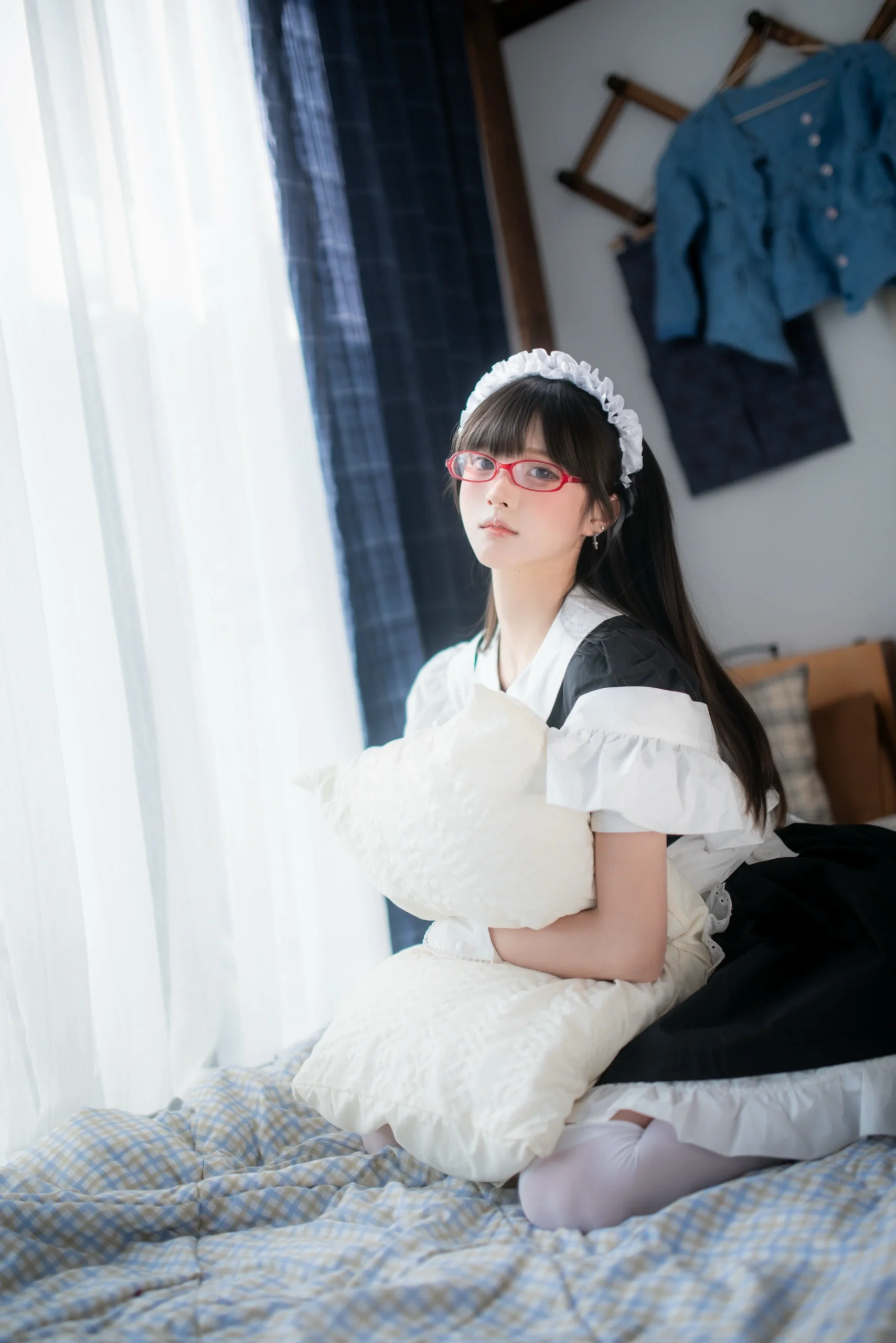 从日系女仆装的白色丝袜到居家拍照姿势分享 - 第 7 张