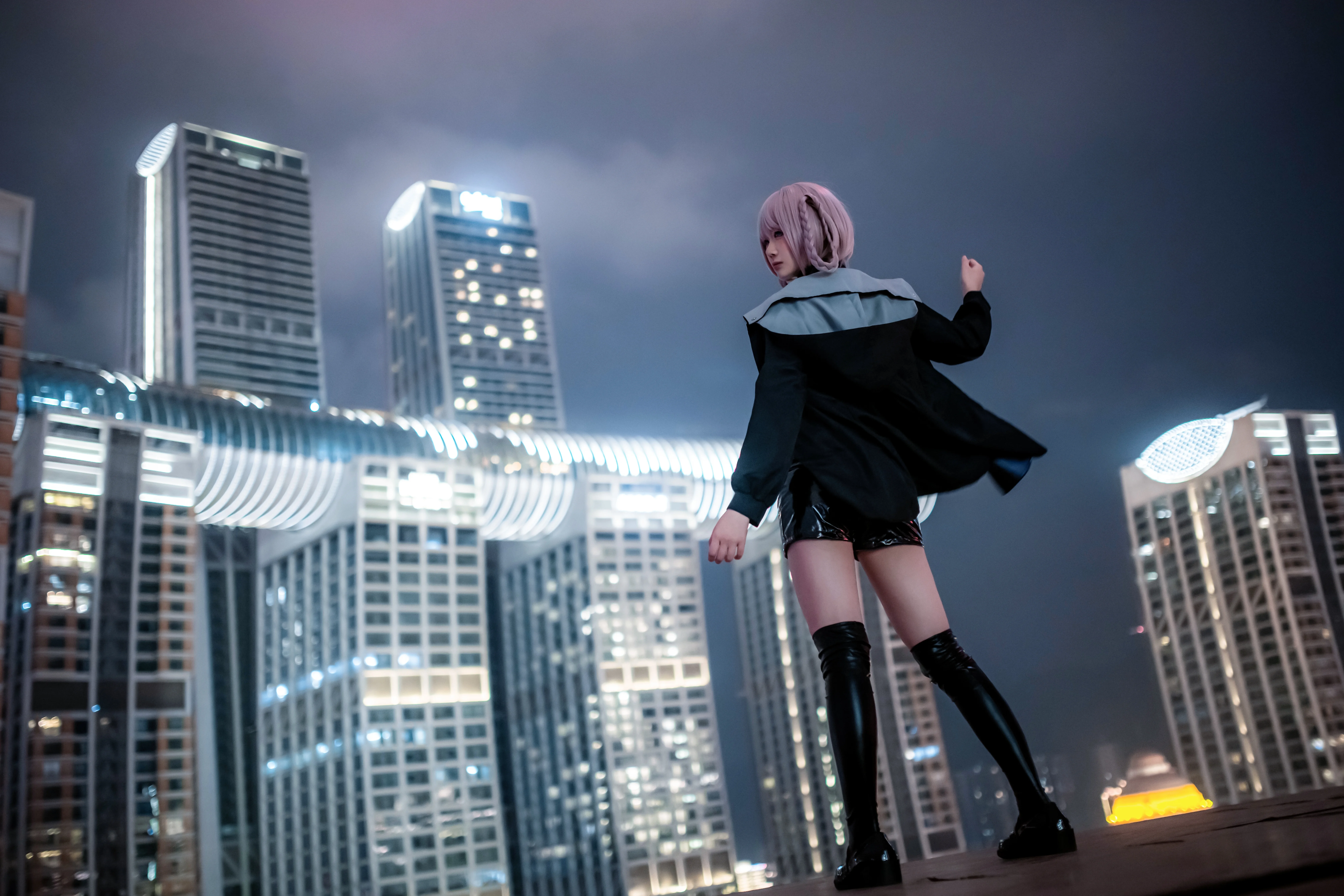 [Nanakusa Nazuna cosplay] Call of the Night, Urban Rooftop Night Scene Photoshoot - Image 10