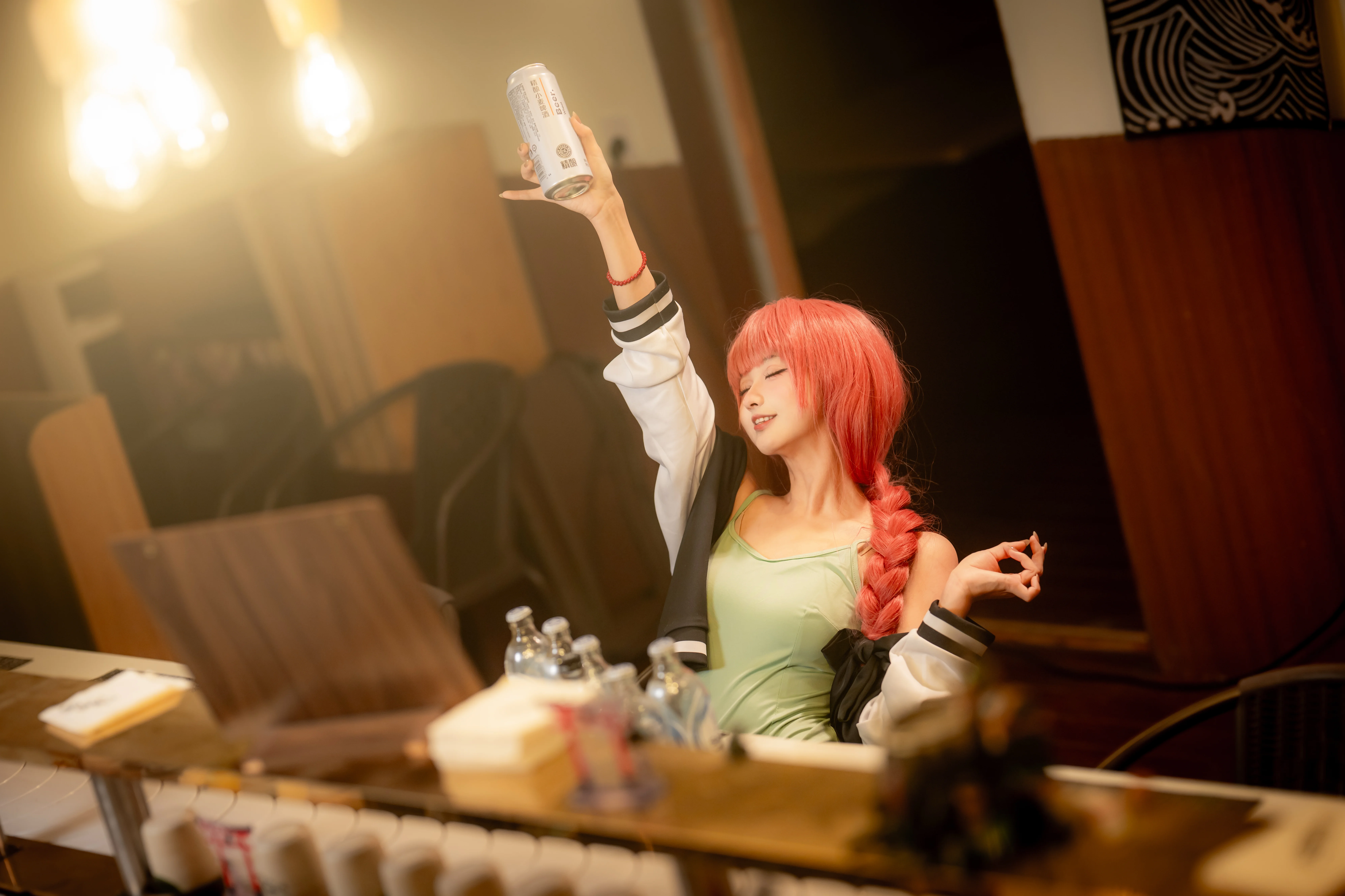 【廣井きくりコスプレ】居酒屋でのほろ酔い日常、『ぼっち・ざ・ろっく！』の微酔いのひととき - 2 枚目