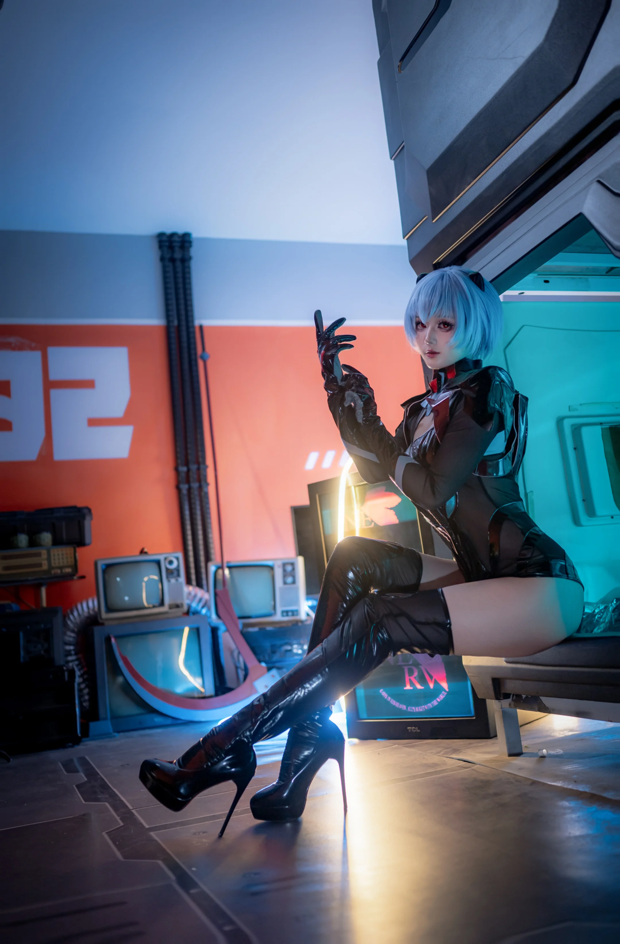 【綾波麗cos】EVA機庫裡的冷酷戰備瞬間 - 第 1 張