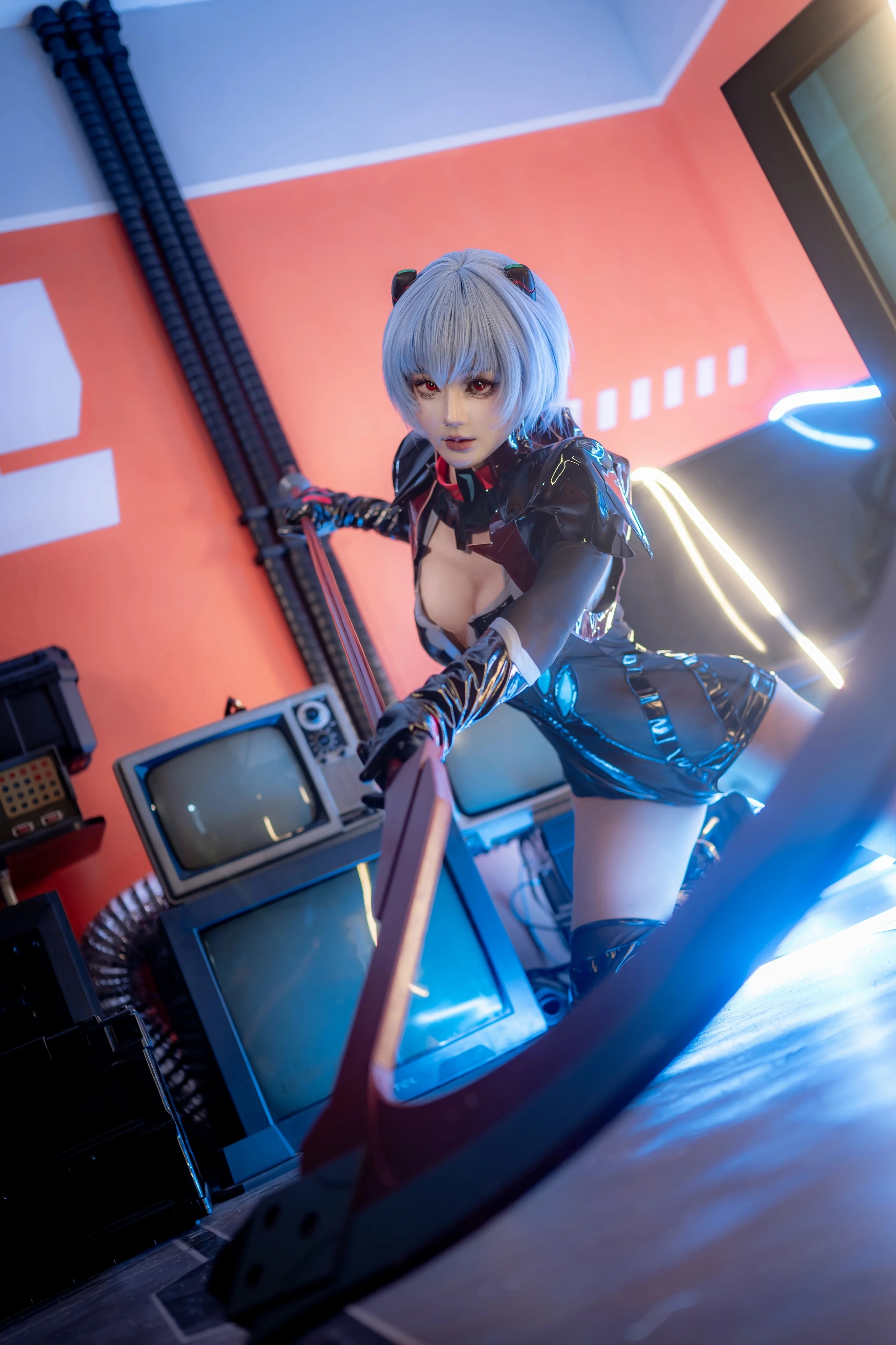 【綾波麗cos】EVA機庫裡的冷酷戰備瞬間 - 第 6 張