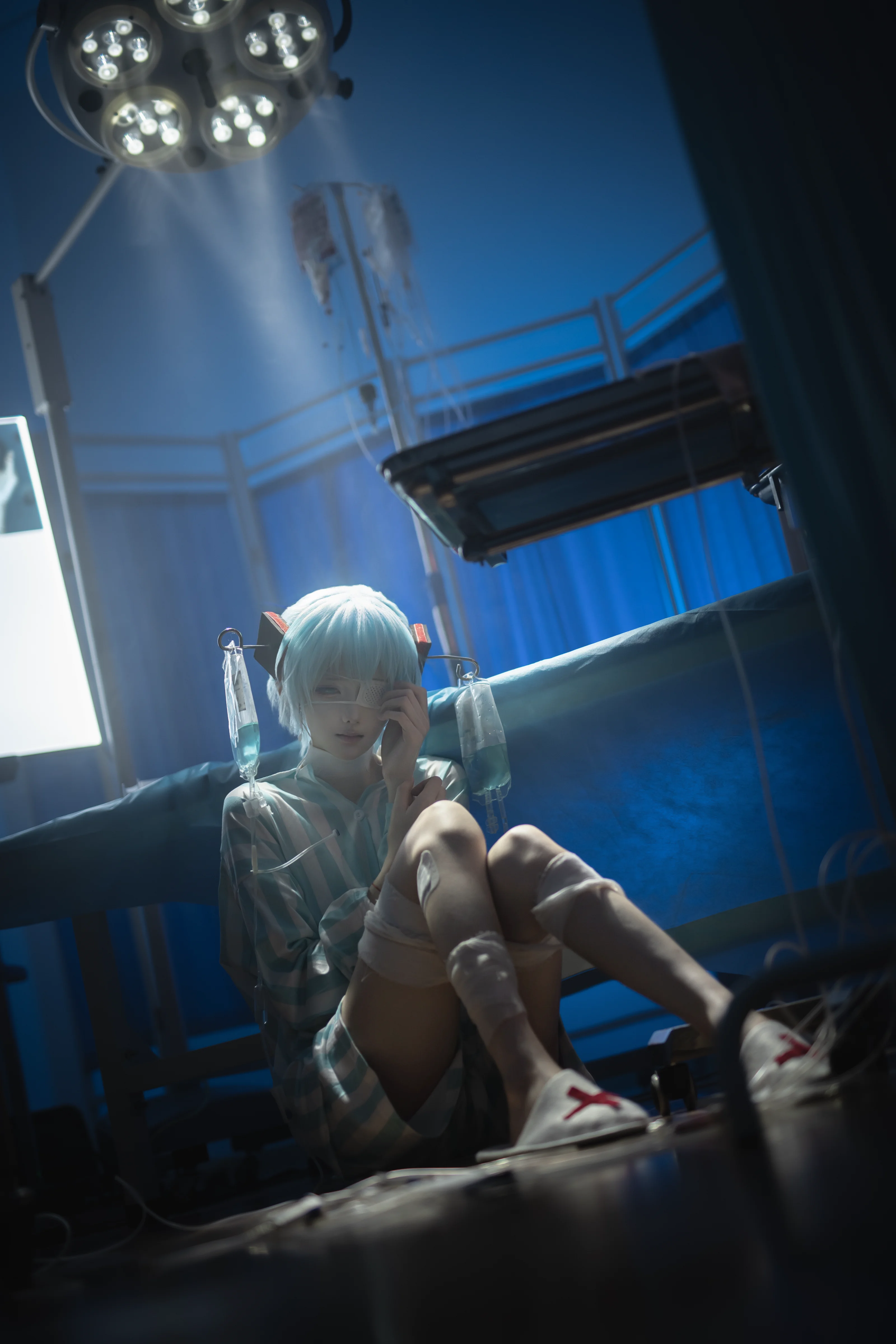 【初音未来cos】病院蓝光下的破碎与静谧 - 第 1 张