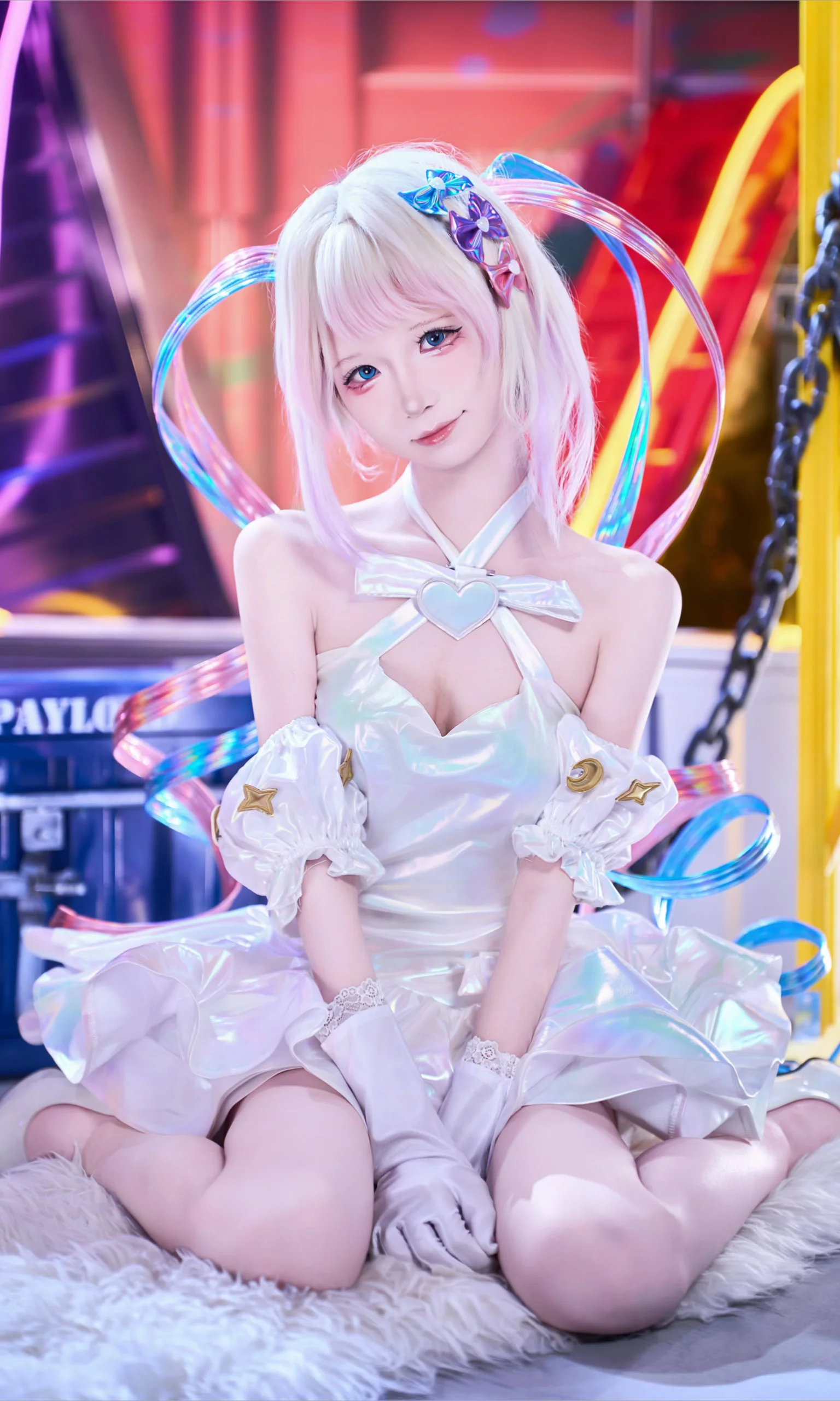 【超絶最かわ天使ちゃん コスプレ】白のホログラム裙が魅せるホログラフィックなステージ感 - 1 枚目