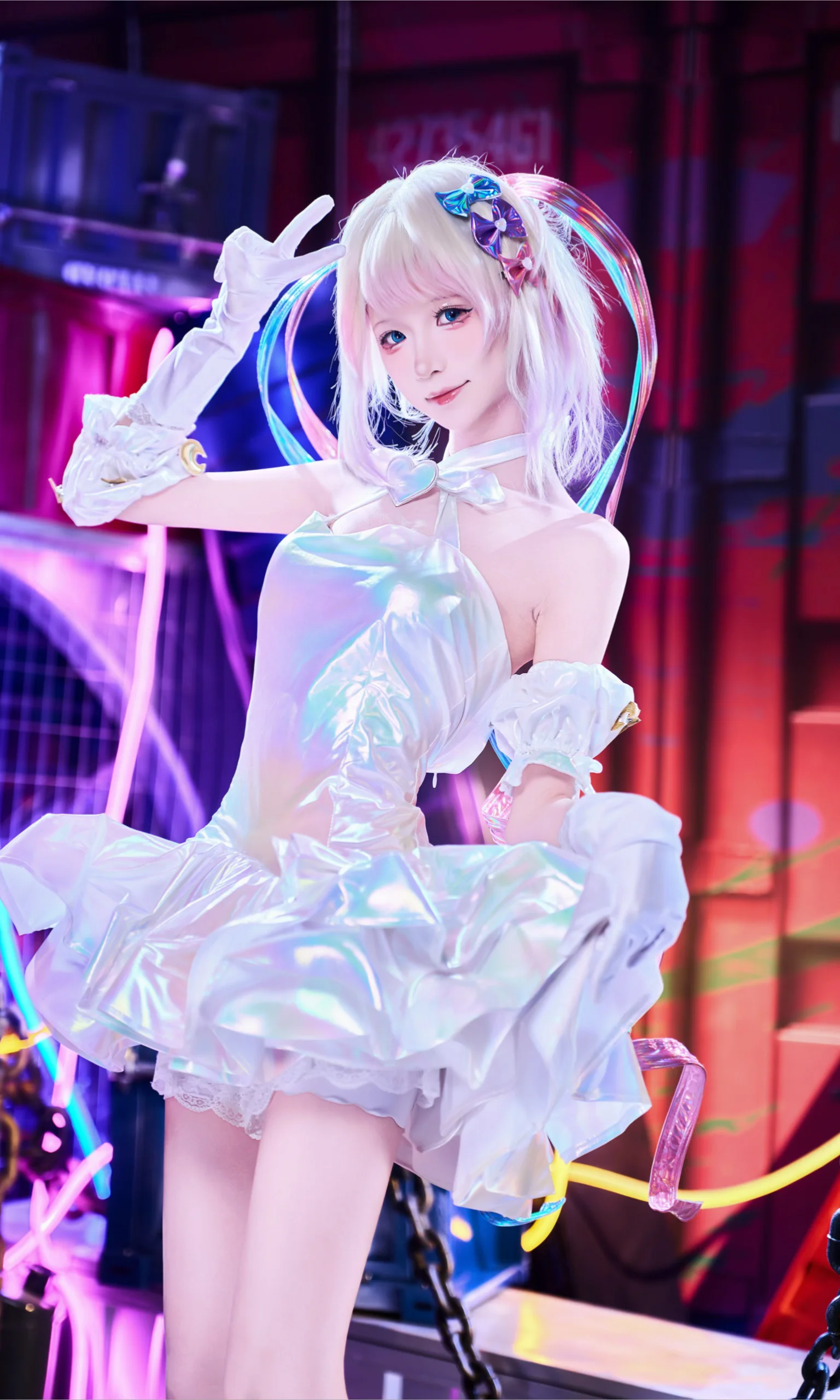 【超絶最かわ天使ちゃん コスプレ】白のホログラム裙が魅せるホログラフィックなステージ感 - 6 枚目