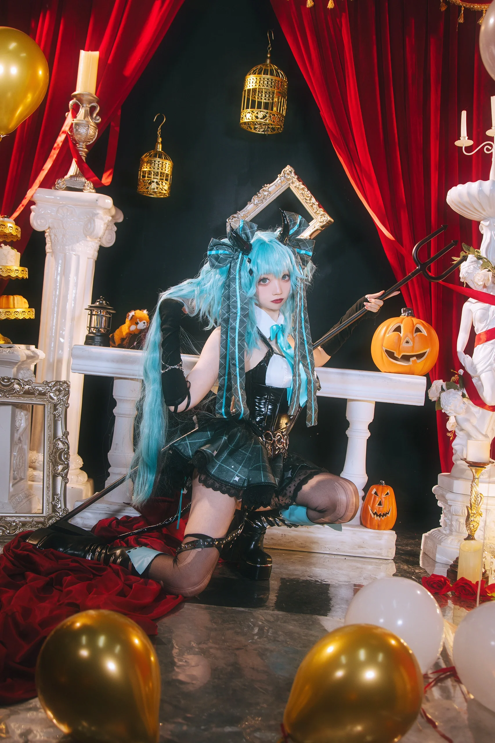 【初音未来cos】暗黑哥特风小恶魔，万圣节的苹果与三叉戟 - 第 3 张