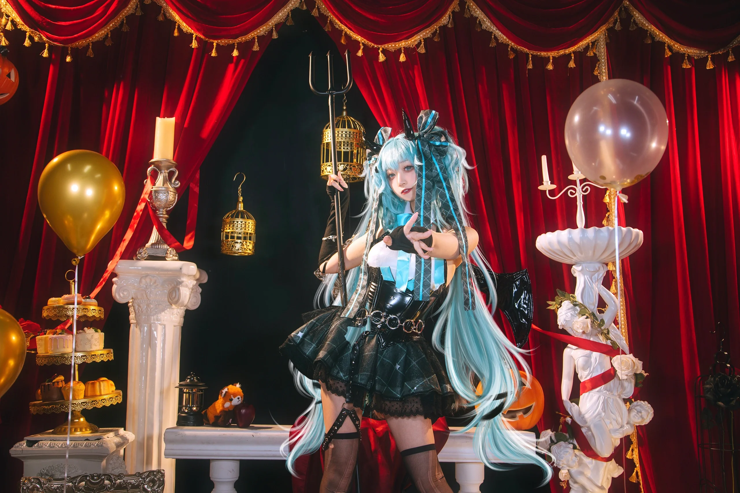 【初音未来cos】暗黑哥特风小恶魔，万圣节的苹果与三叉戟 - 第 5 张