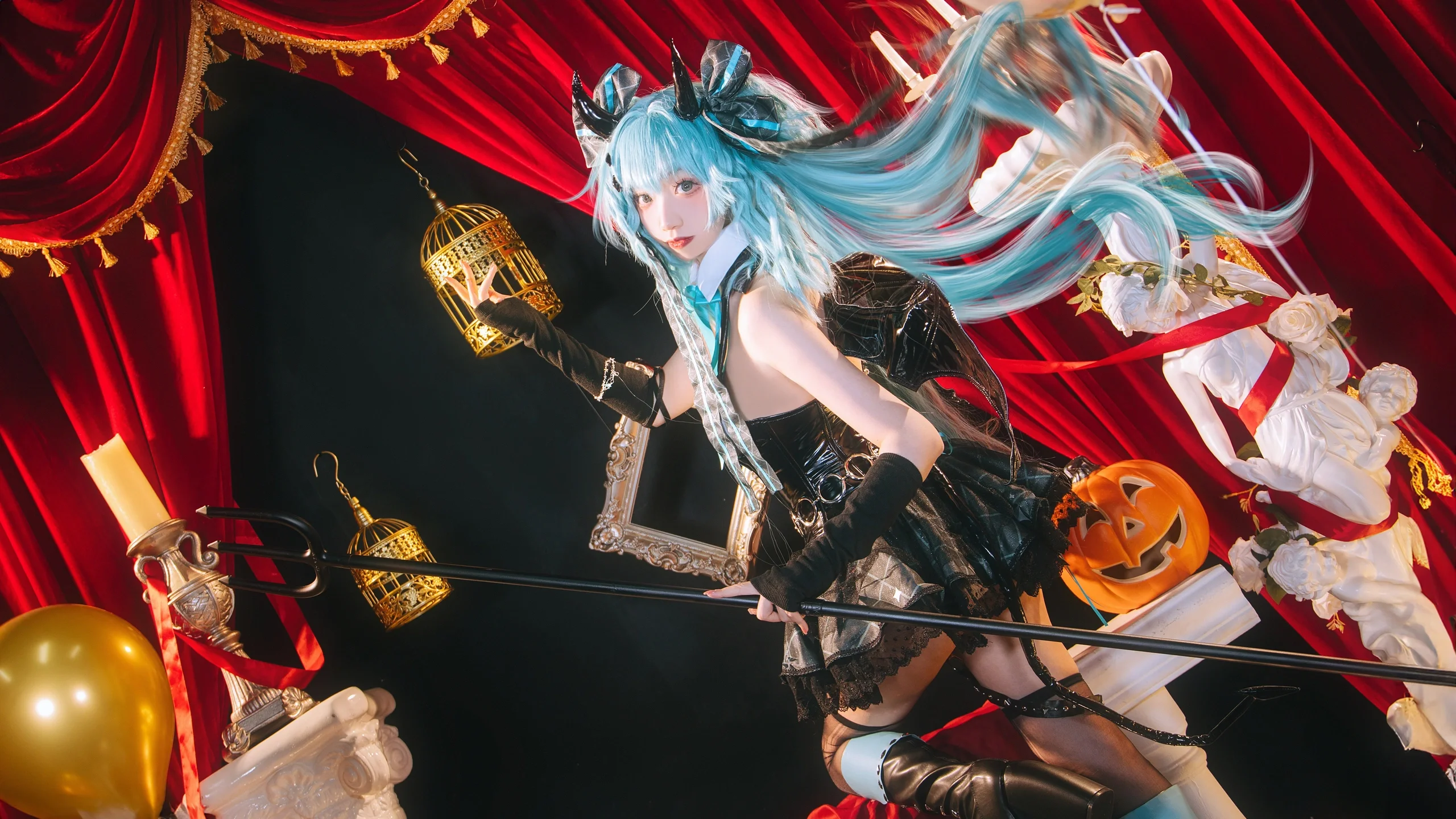 【初音未来cos】暗黑哥特风小恶魔，万圣节的苹果与三叉戟 - 第 6 张
