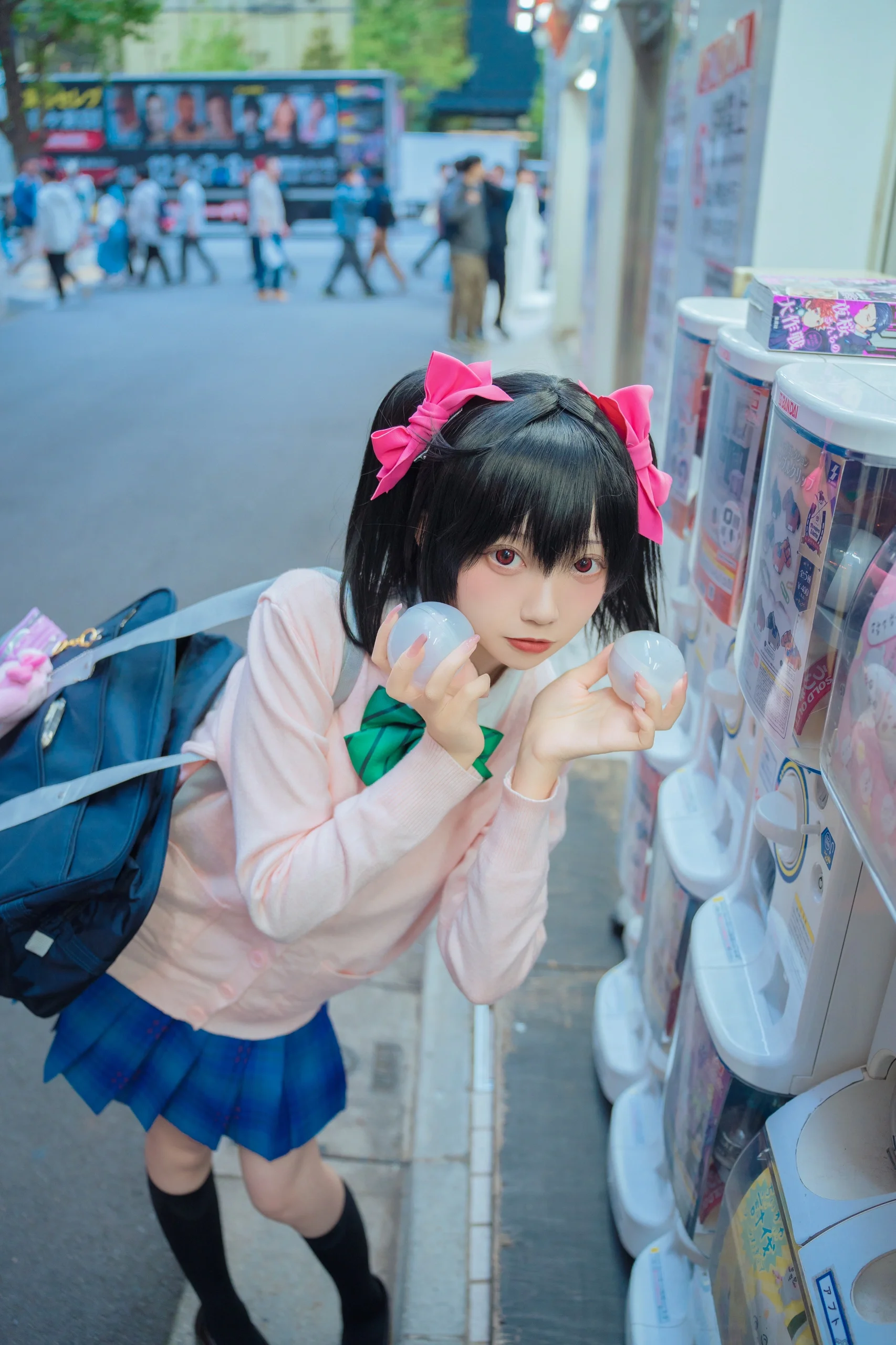 【矢泽妮可cos】穿上妮可的JK制服漫步秋叶原街头 - 第 15 张
