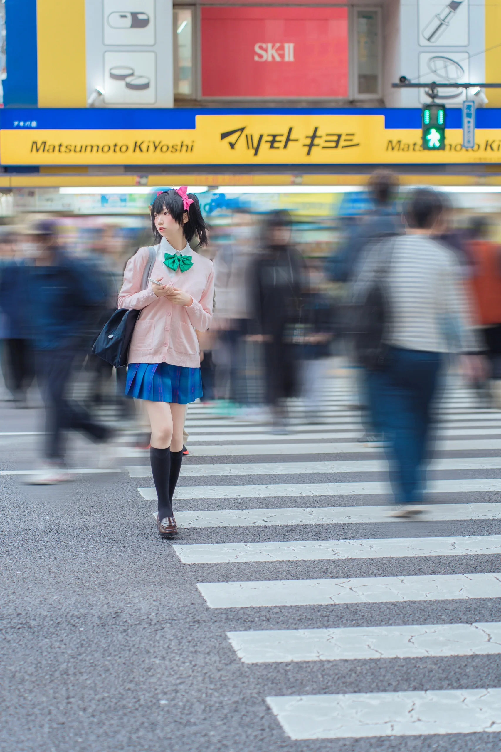【矢泽妮可cos】穿上妮可的JK制服漫步秋叶原街头 - 第 3 张