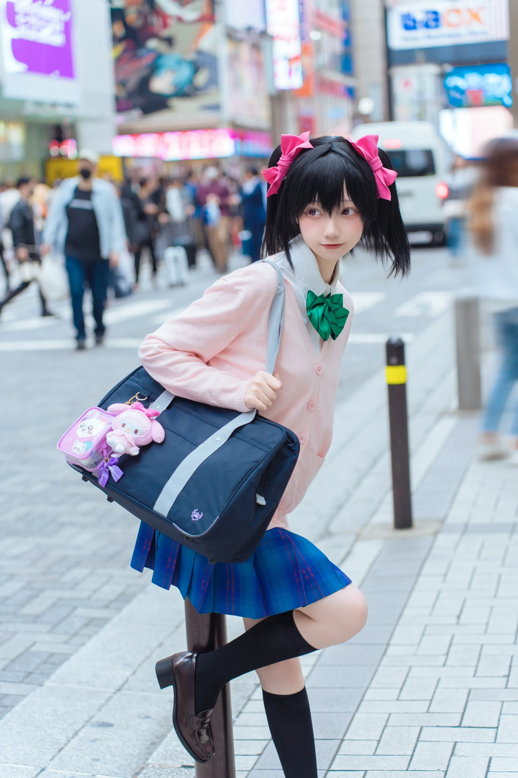 【矢泽妮可cos】穿上妮可的JK制服漫步秋叶原街头